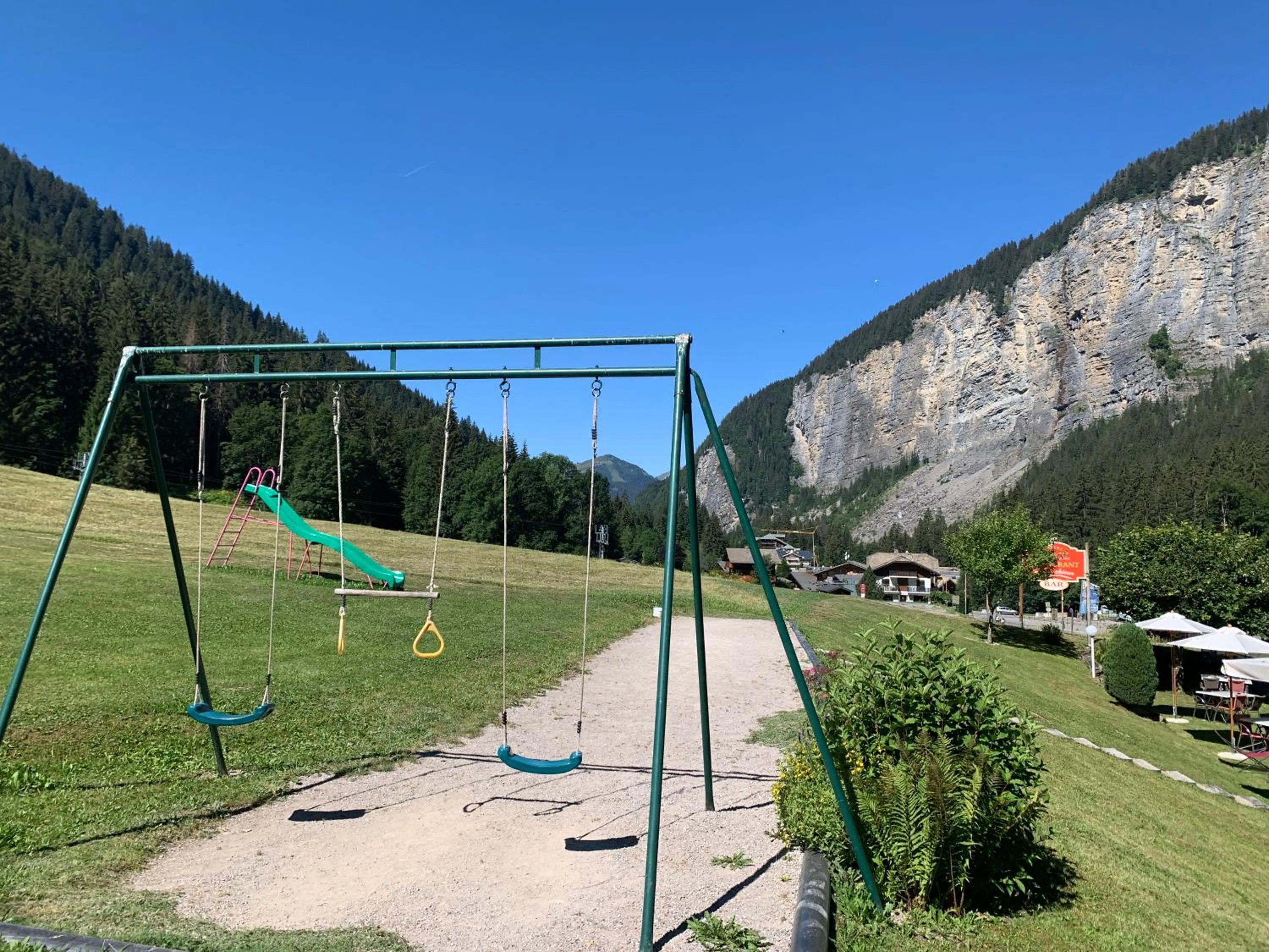 Children play ground in Hameau des Prodains - Hôtel