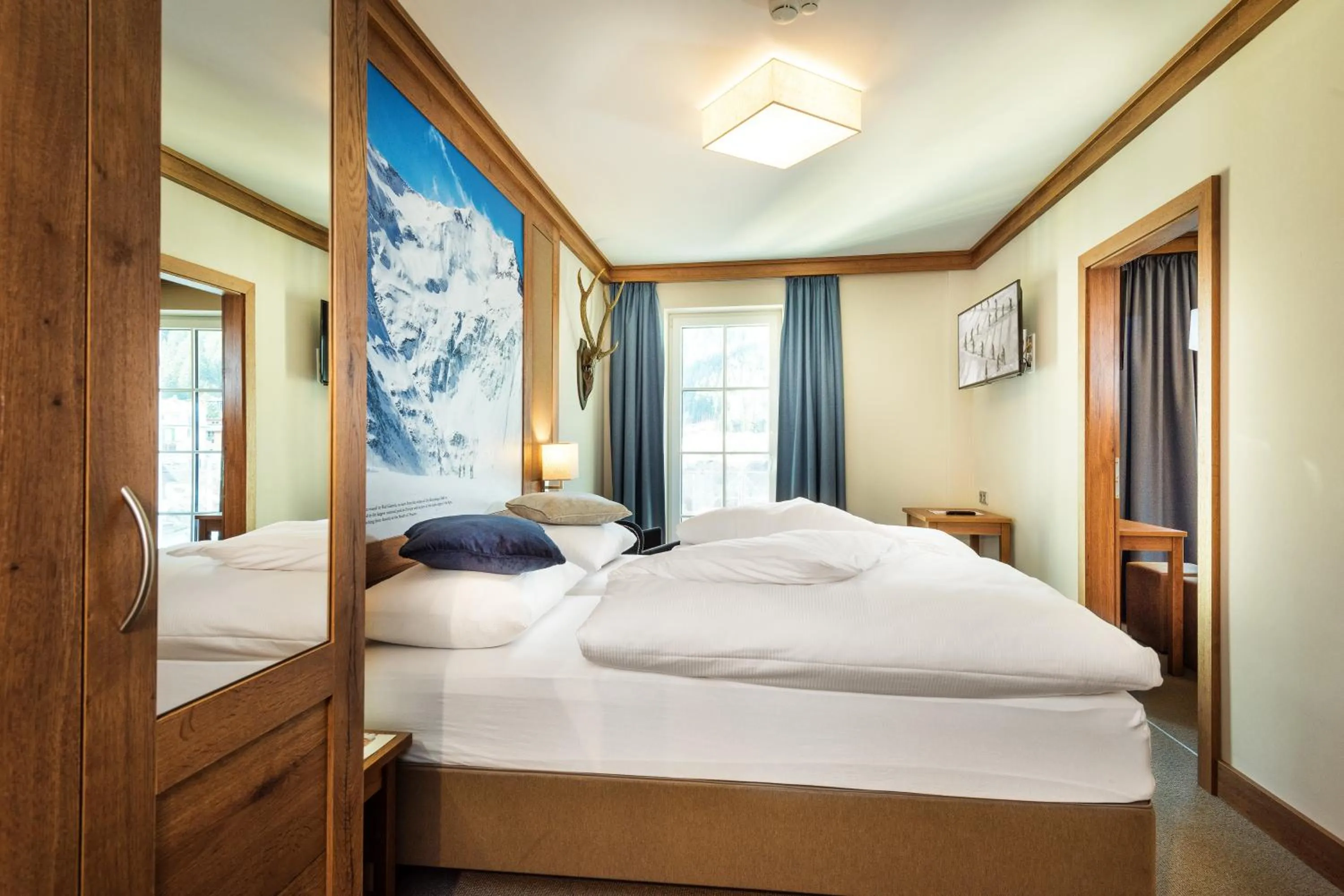 Photo of the whole room, Bed in Hotel Eden Rock