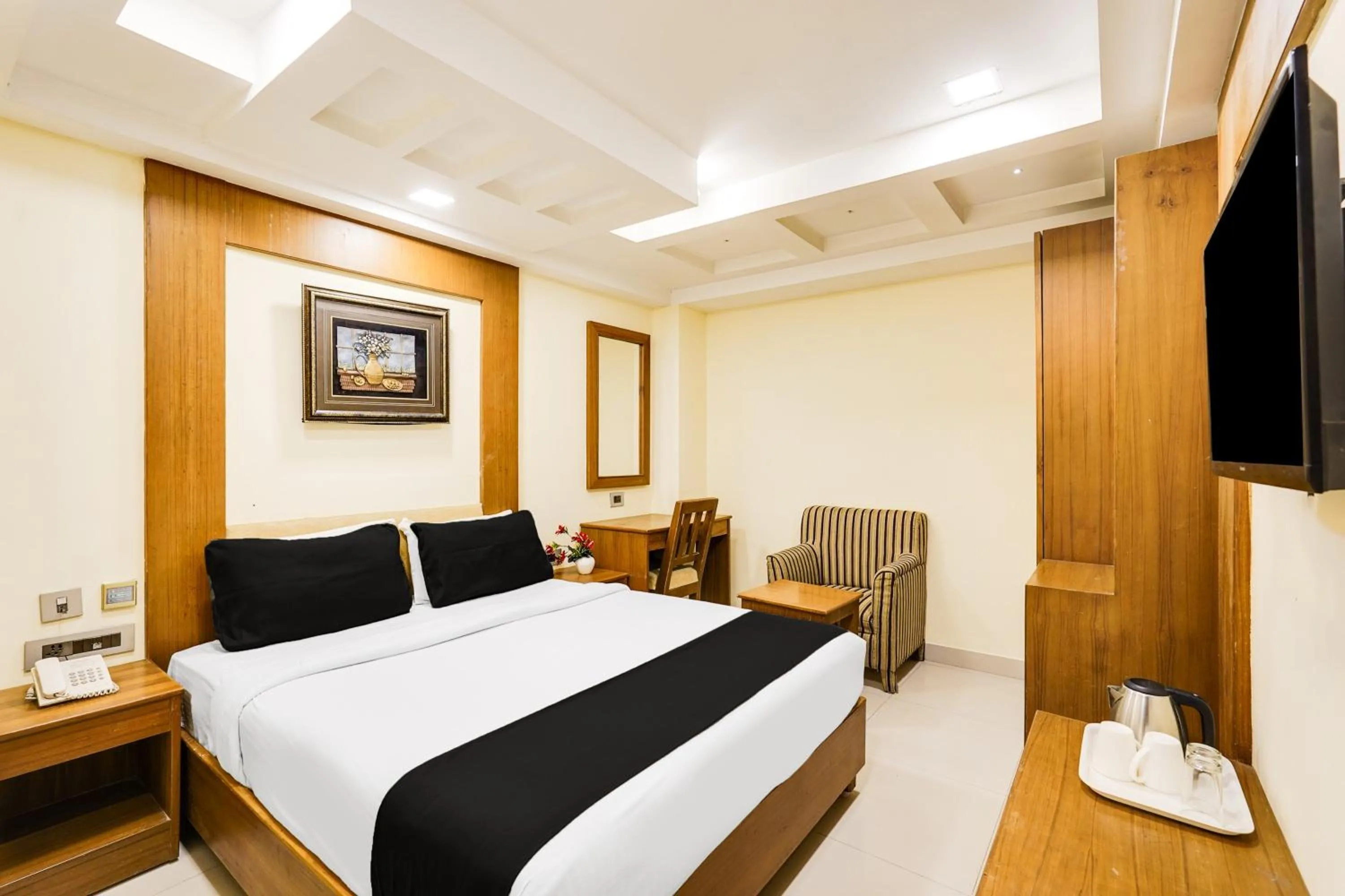 Bedroom, Bed in Super Townhouse Oak Alandur Near Chennai Airport Formerly Vijay Park