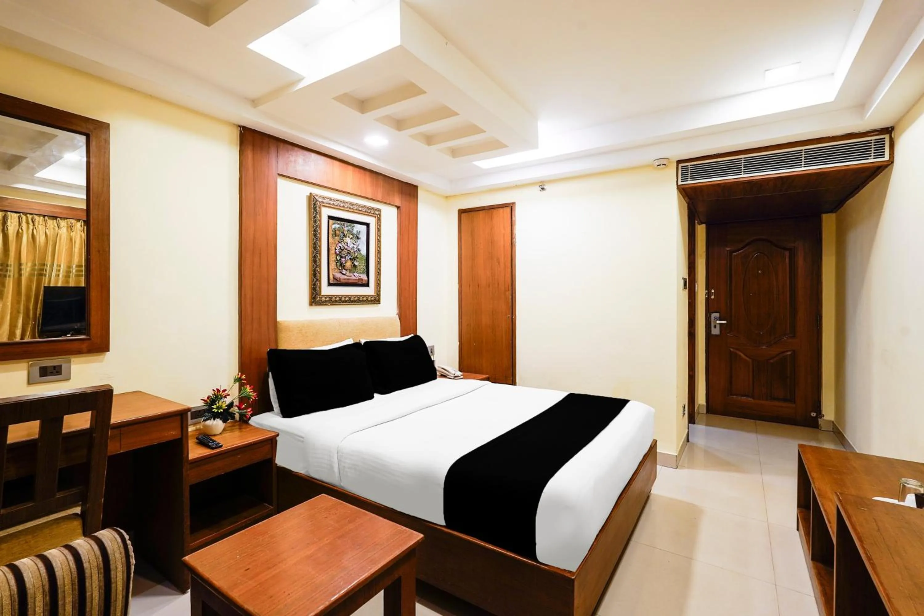 Bedroom, Bed in Super Townhouse Oak Alandur Near Chennai Airport Formerly Vijay Park
