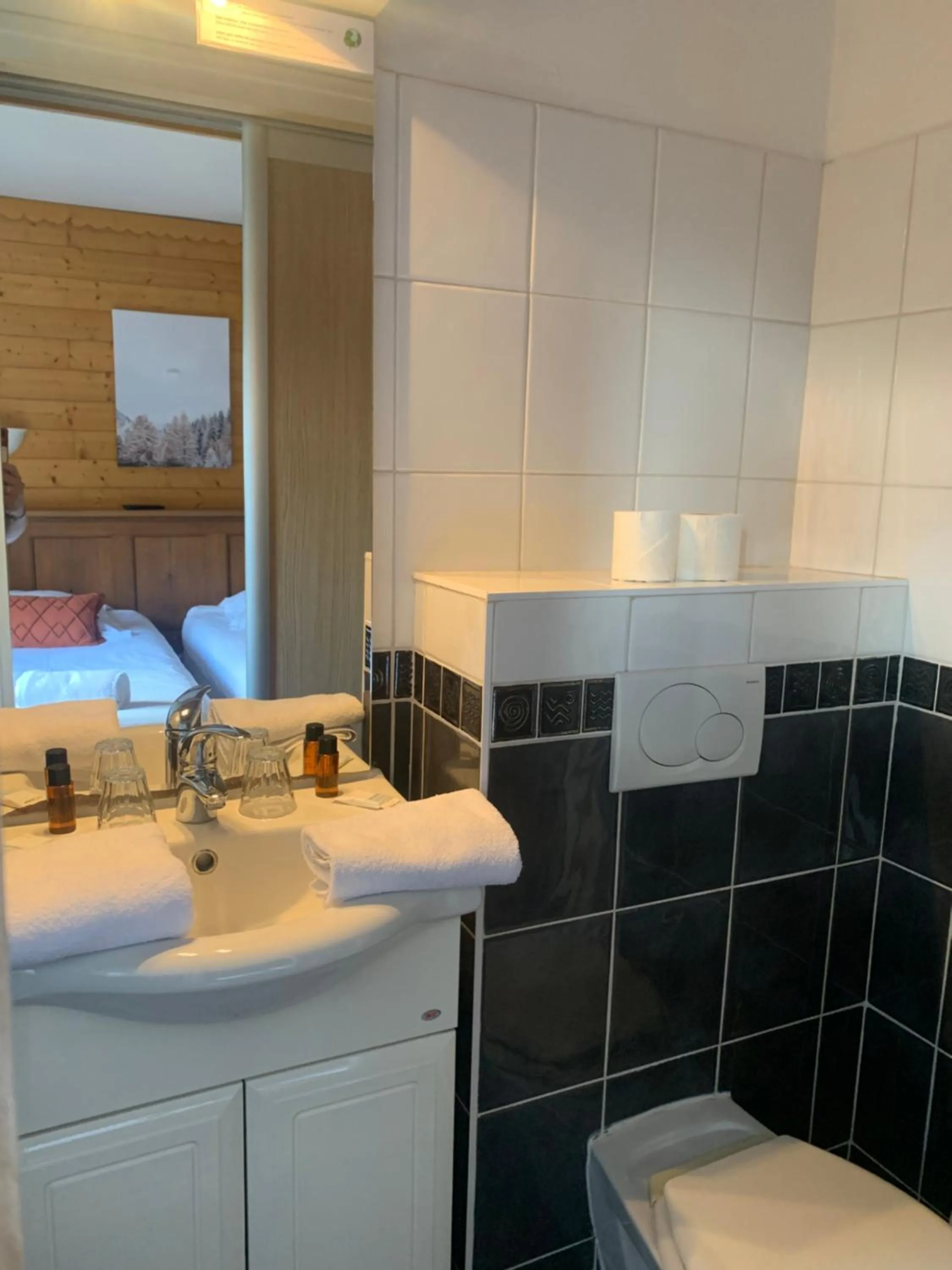 Bathroom in Hotel Le Concorde