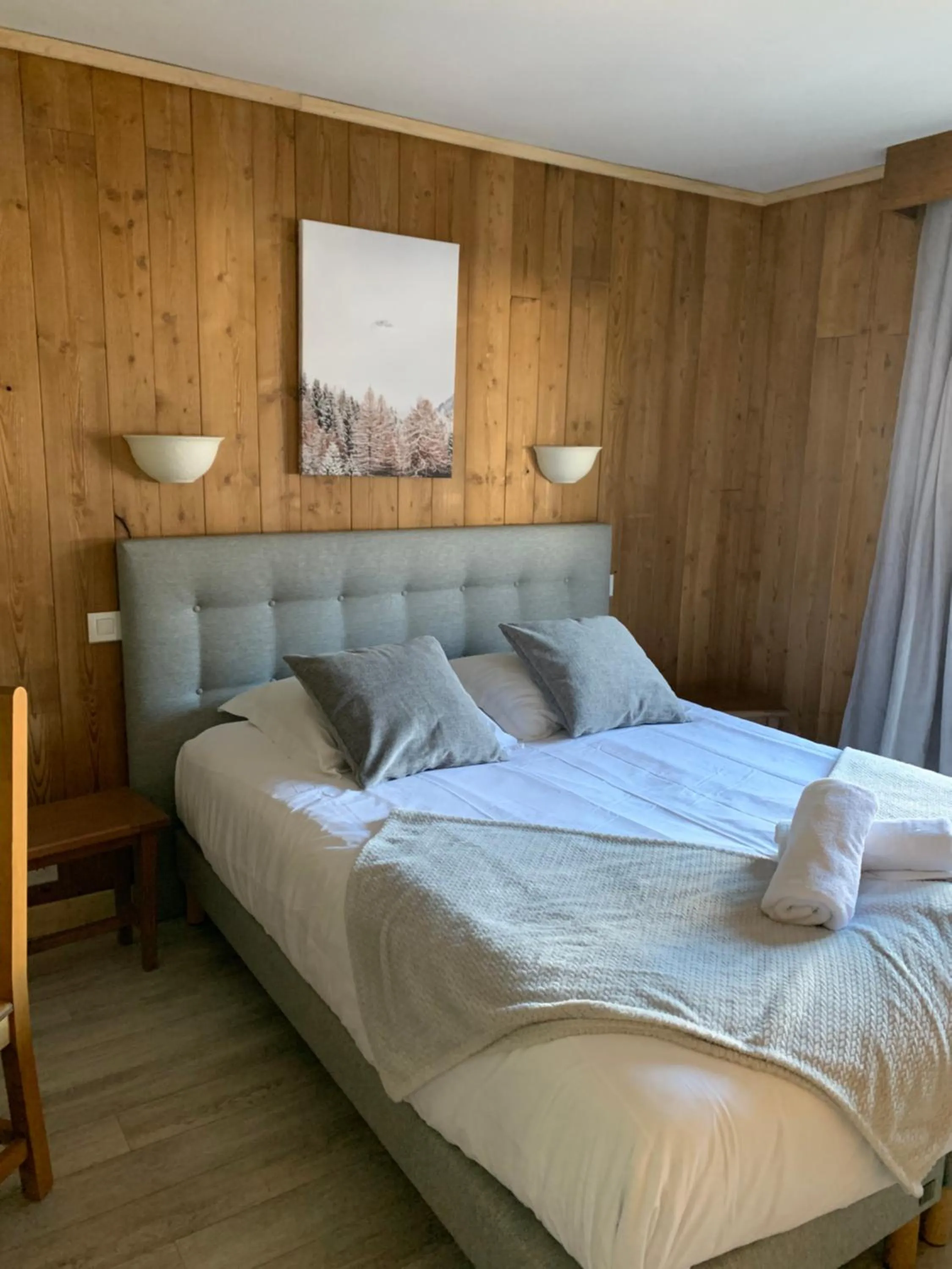 Bed in Hotel Le Concorde