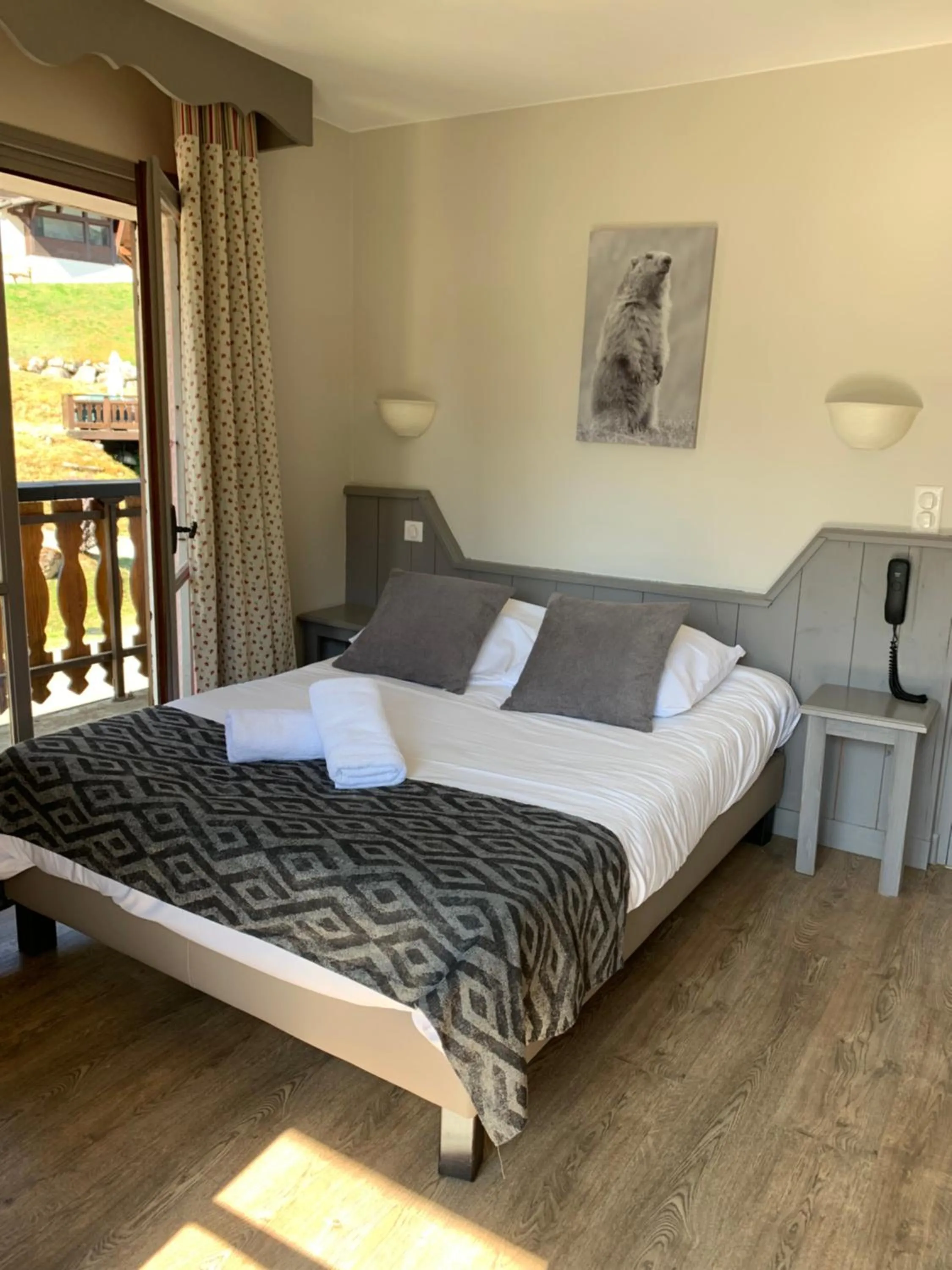 Bed in Hotel Le Concorde