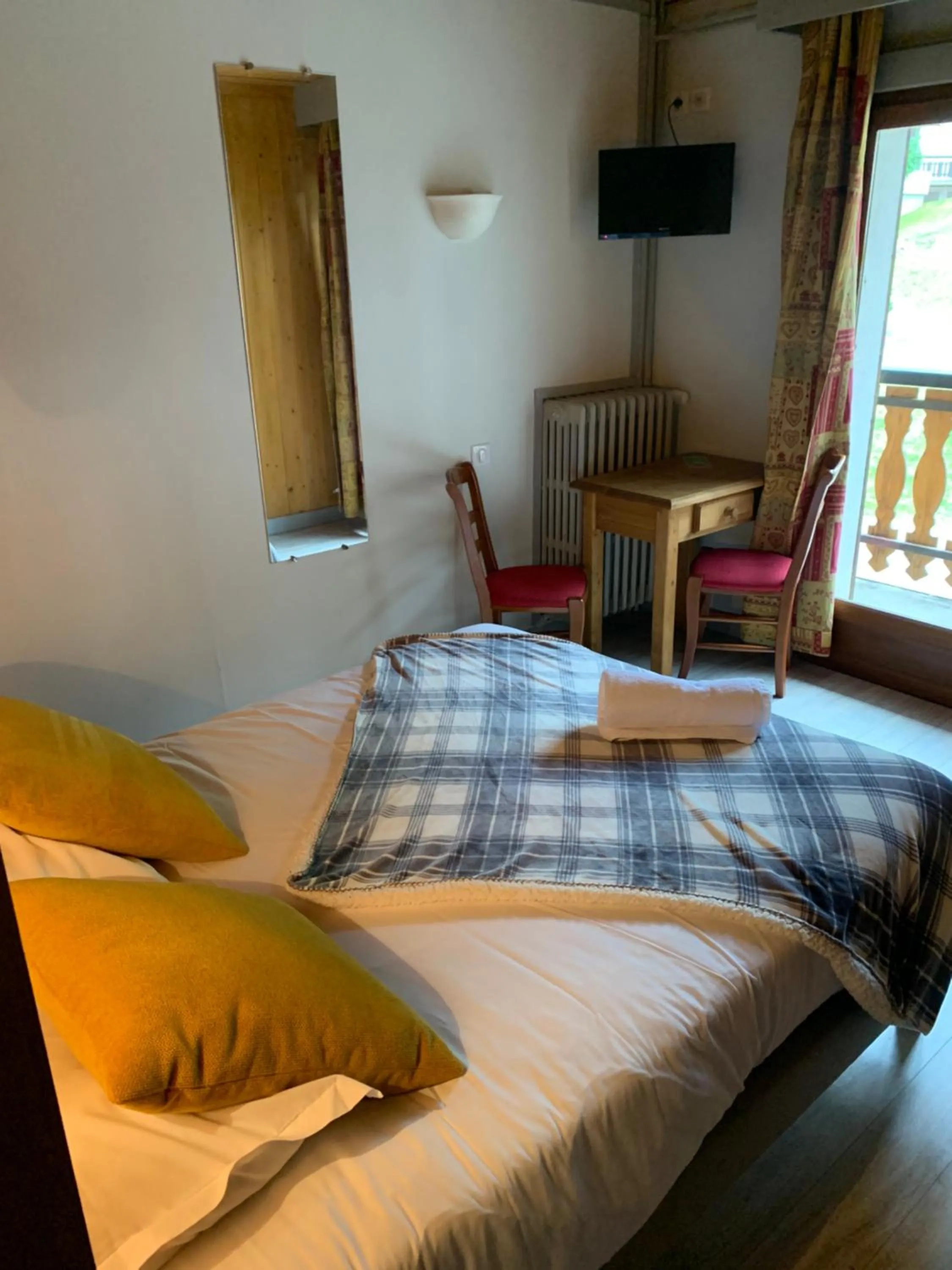 Bed in Hotel Le Concorde