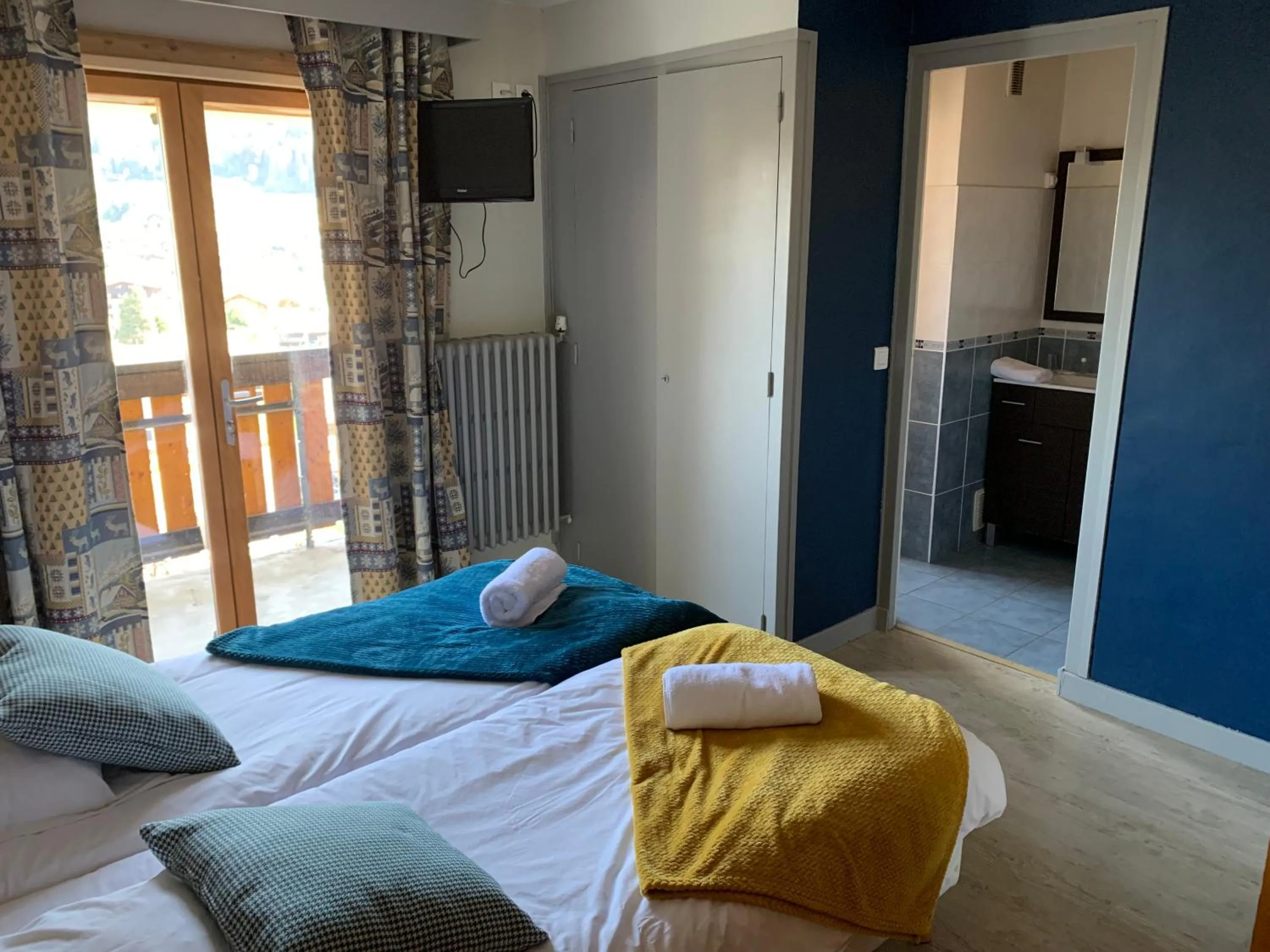 Bed in Hotel Le Concorde