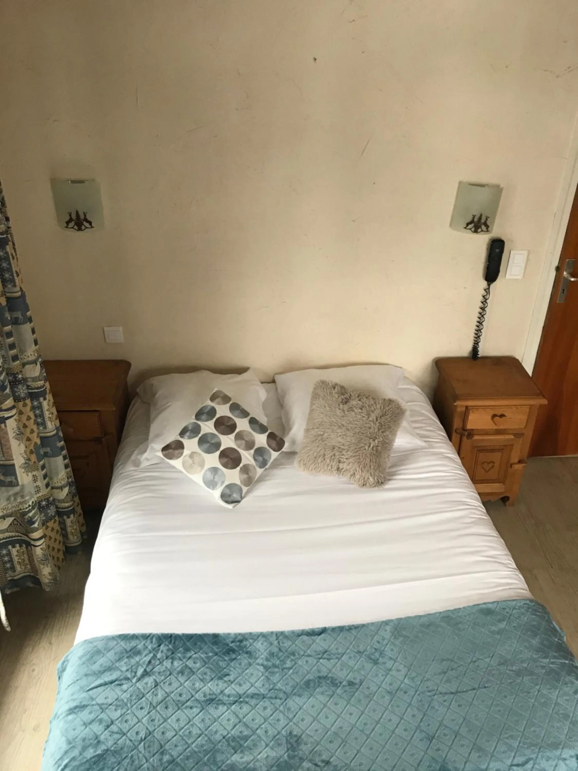 Bed in Hotel Le Concorde