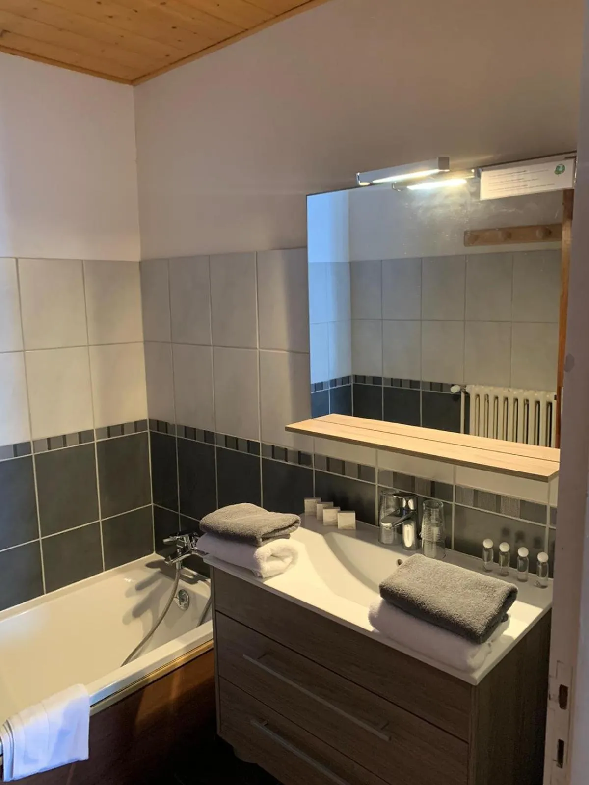 Bathroom in Hotel Le Concorde