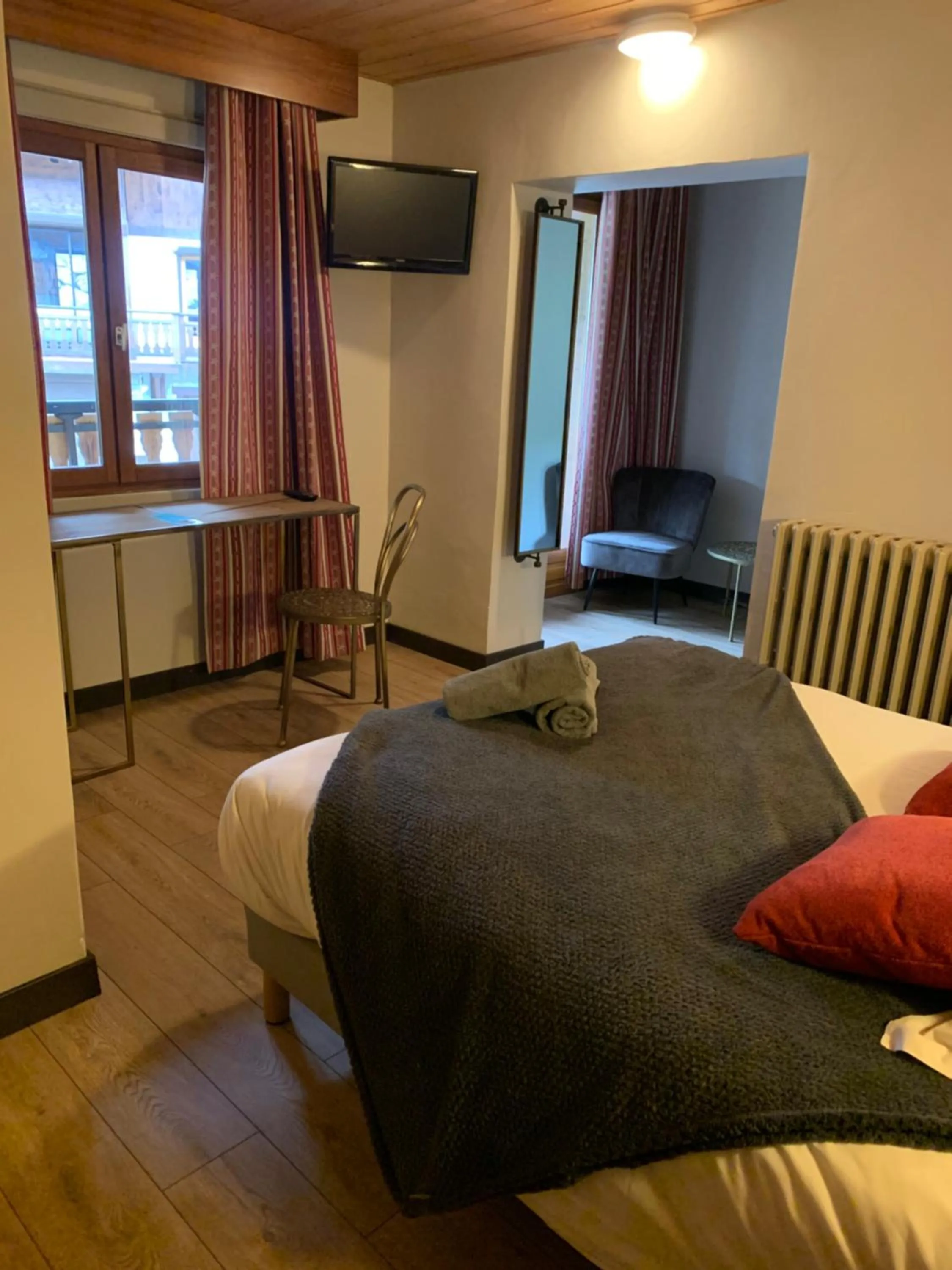 Bed in Hotel Le Concorde