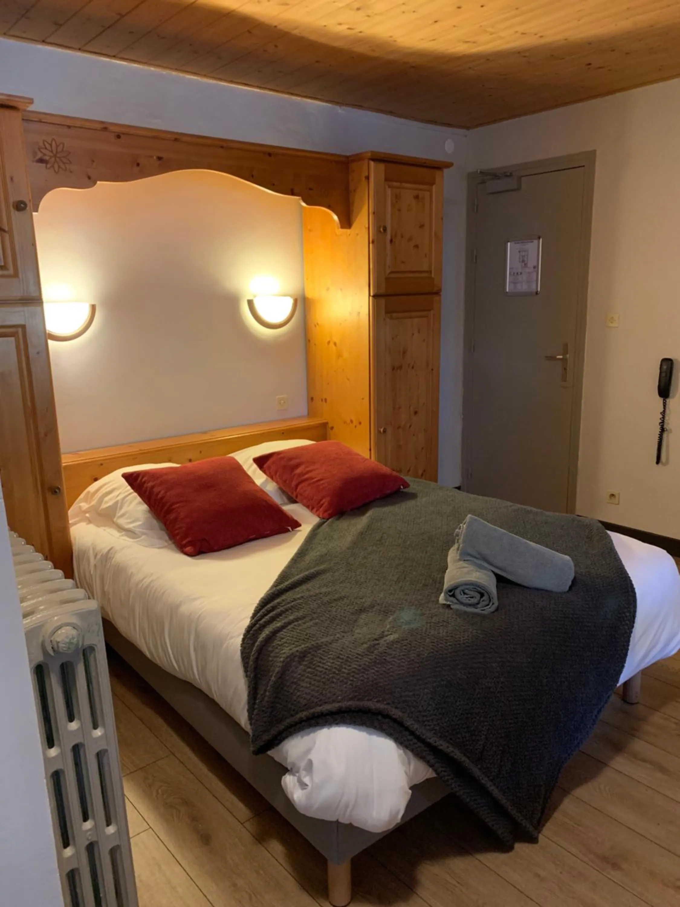 Bed in Hotel Le Concorde