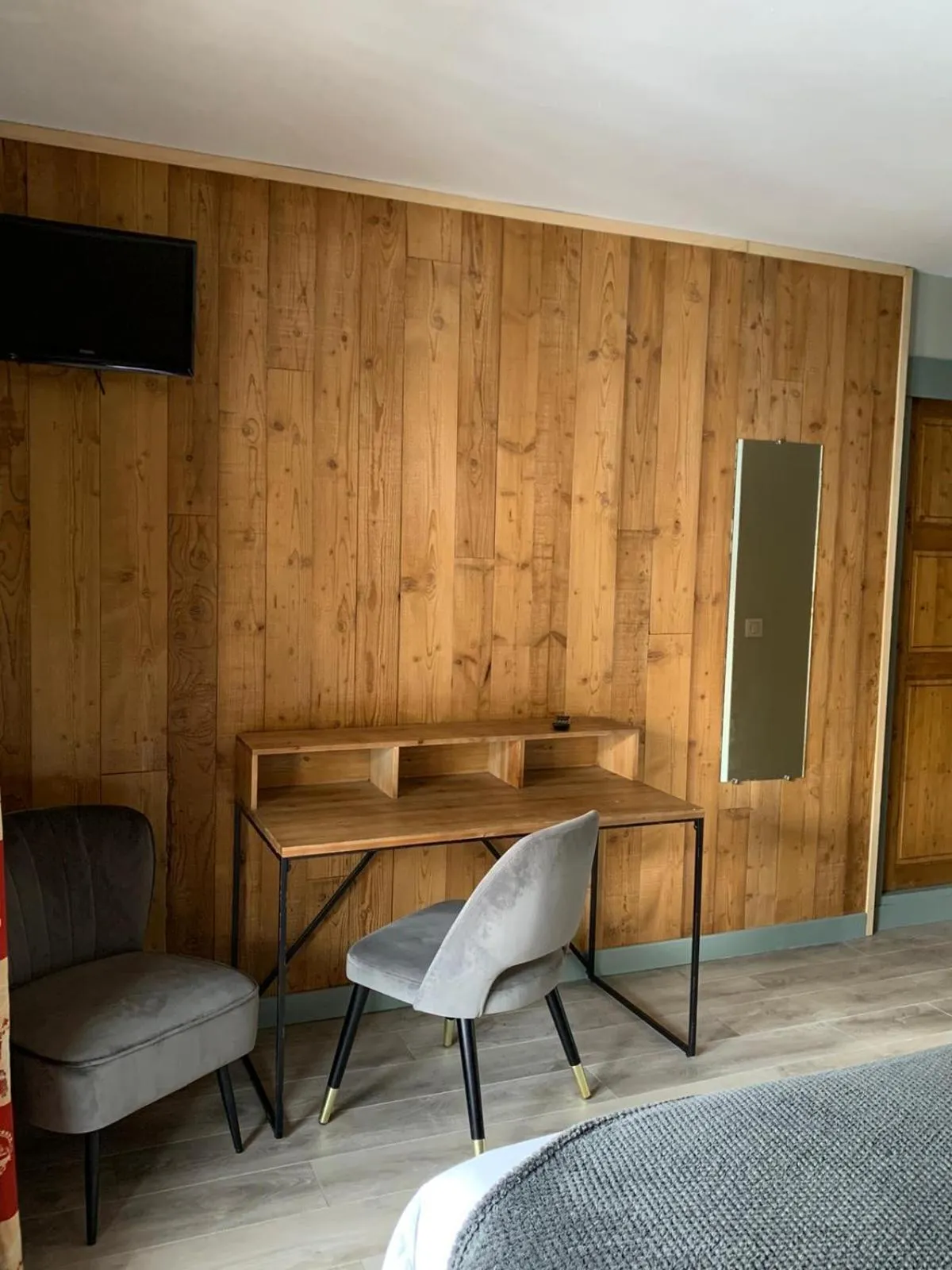 TV and multimedia in Hotel Le Concorde