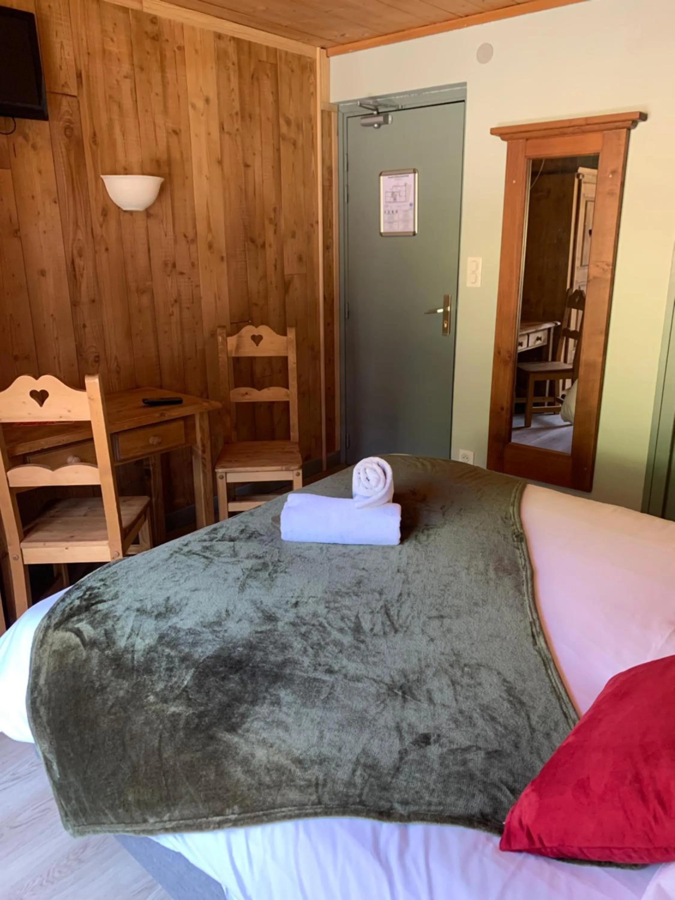 Bed in Hotel Le Concorde