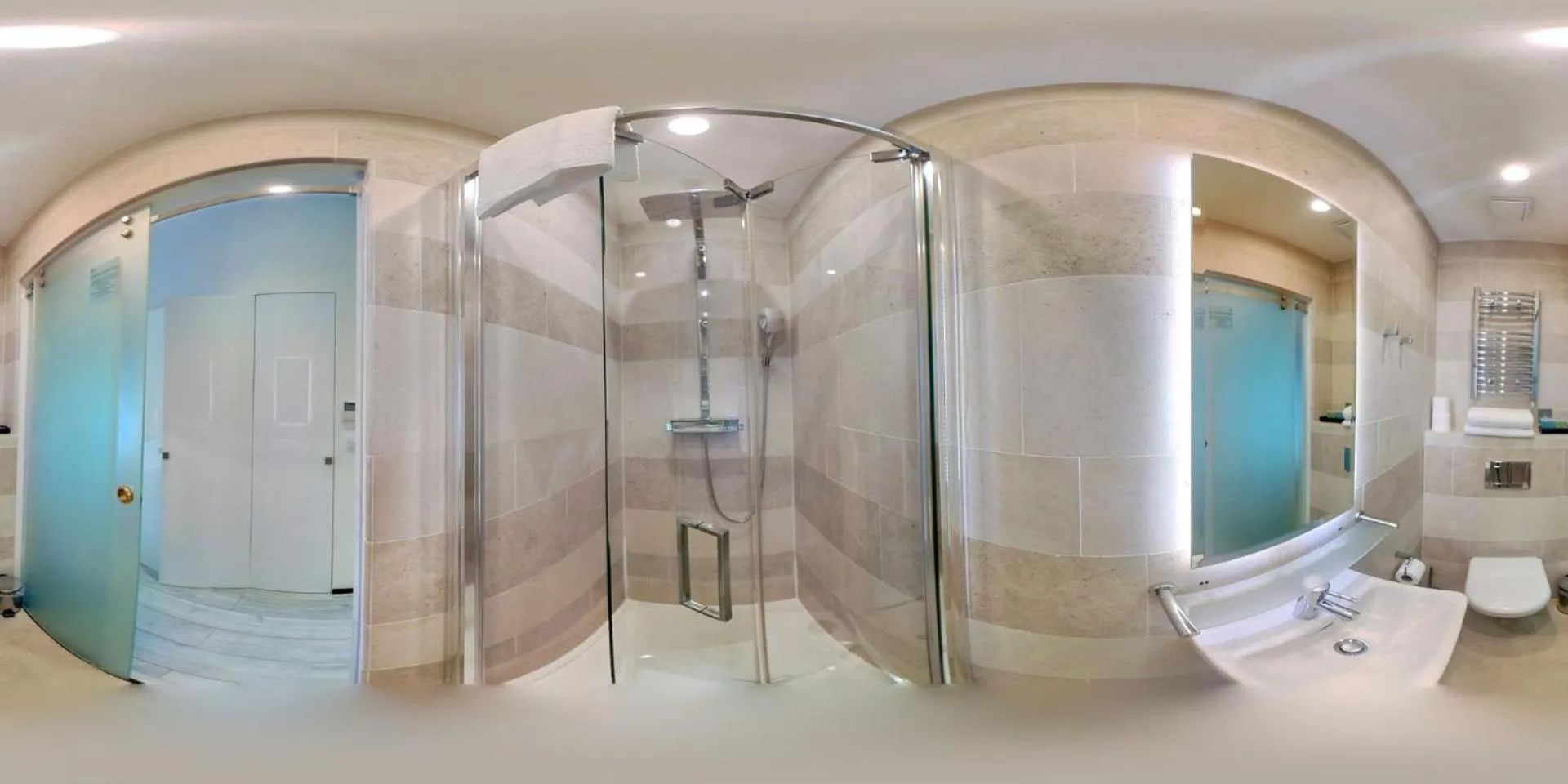 Bathroom in 39 Studios