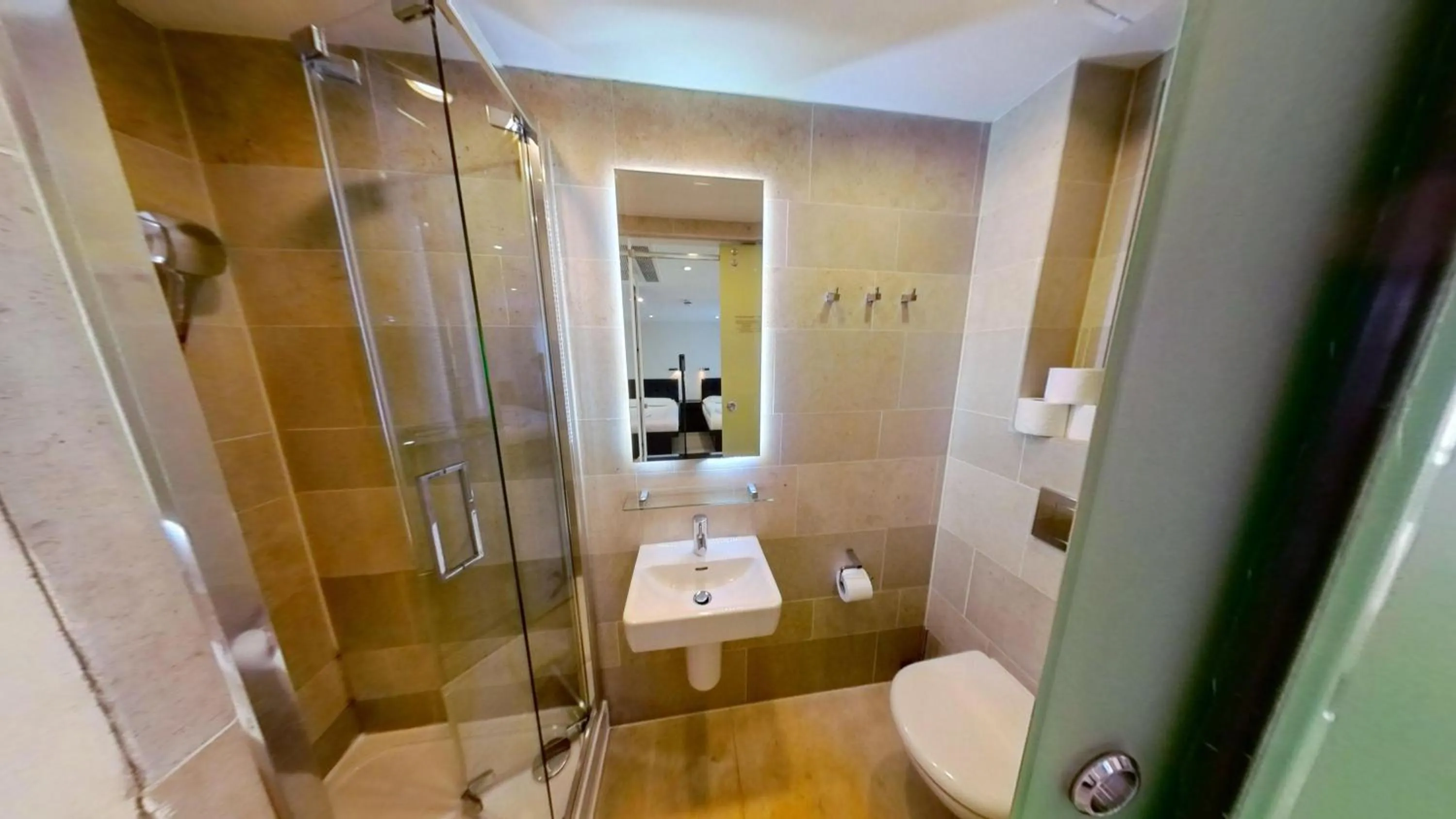 Toilet in 39 Studios