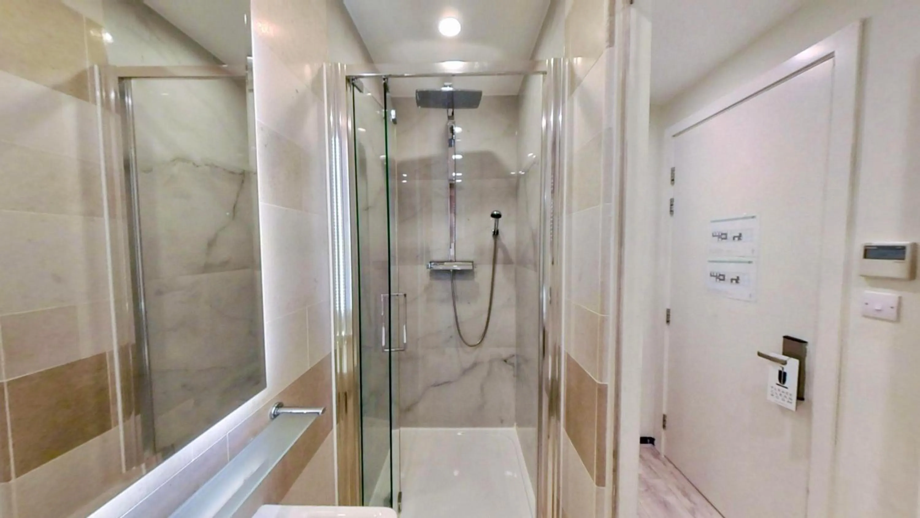 Shower in 39 Studios