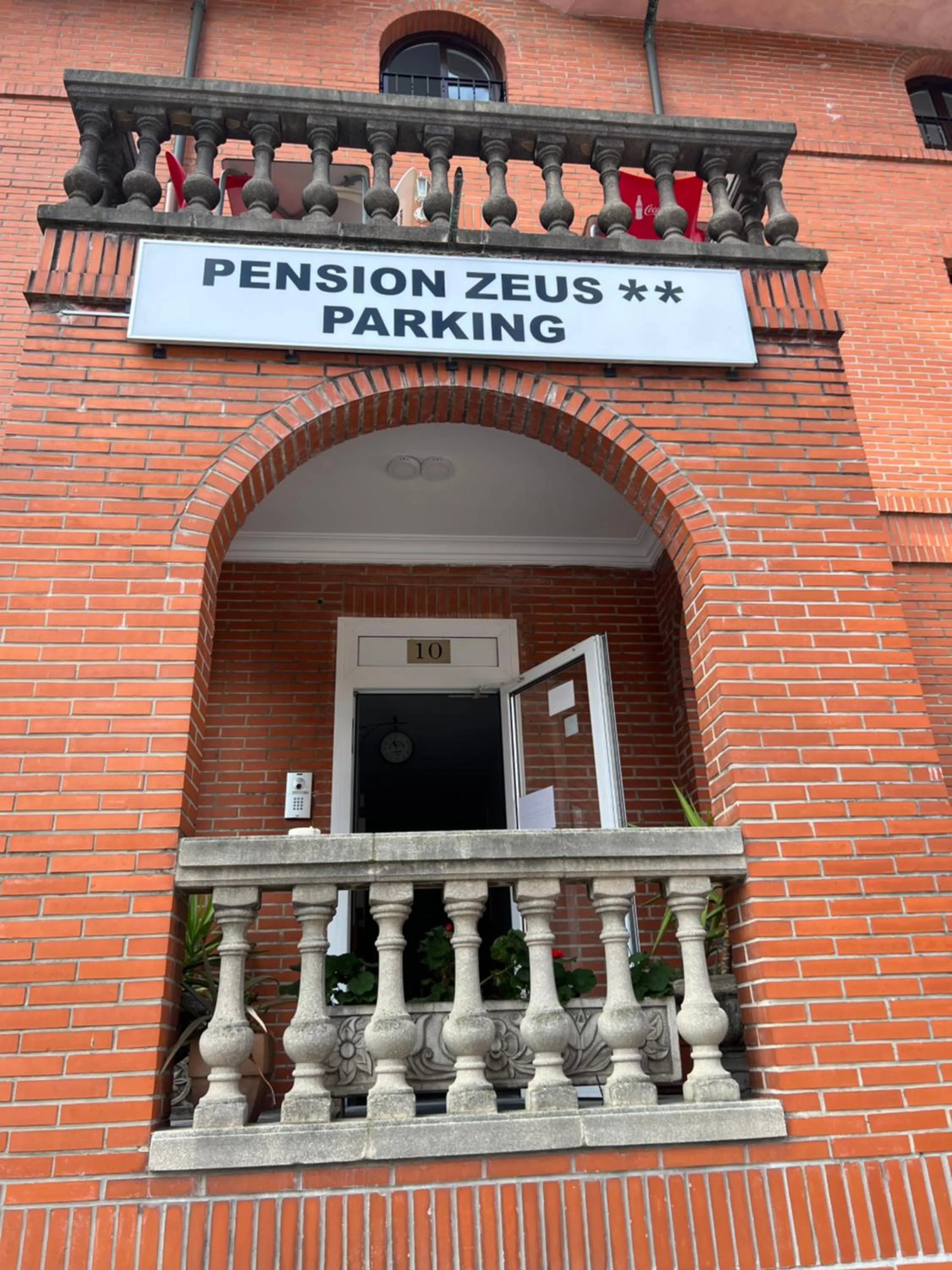 Pensión Zeus