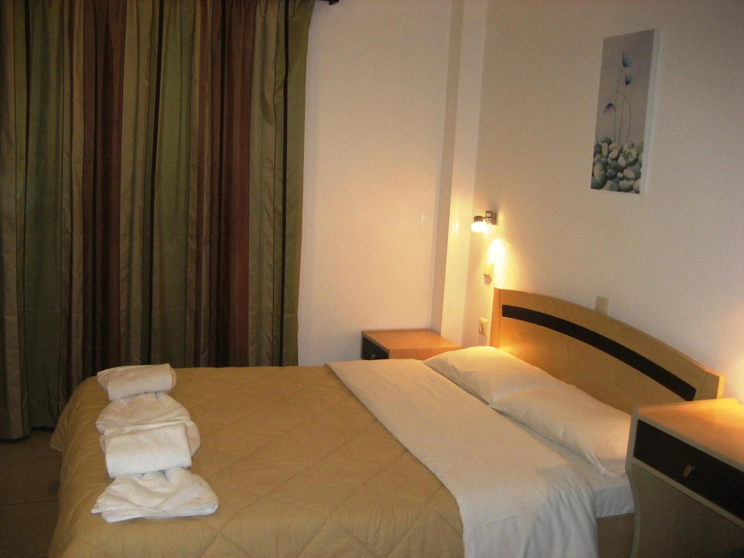 Bed in Yiorgos Studios