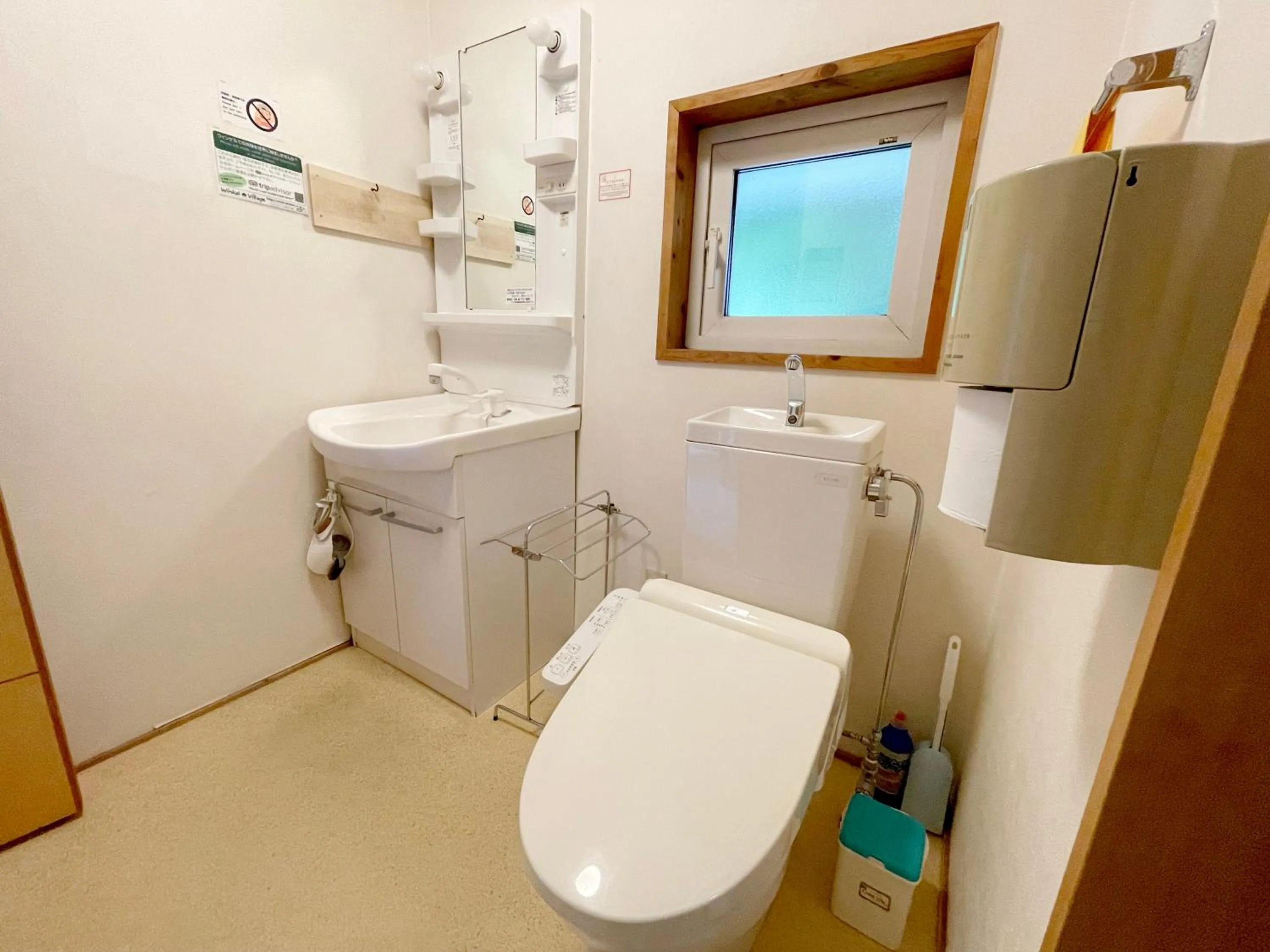 Toilet in Winkel Village