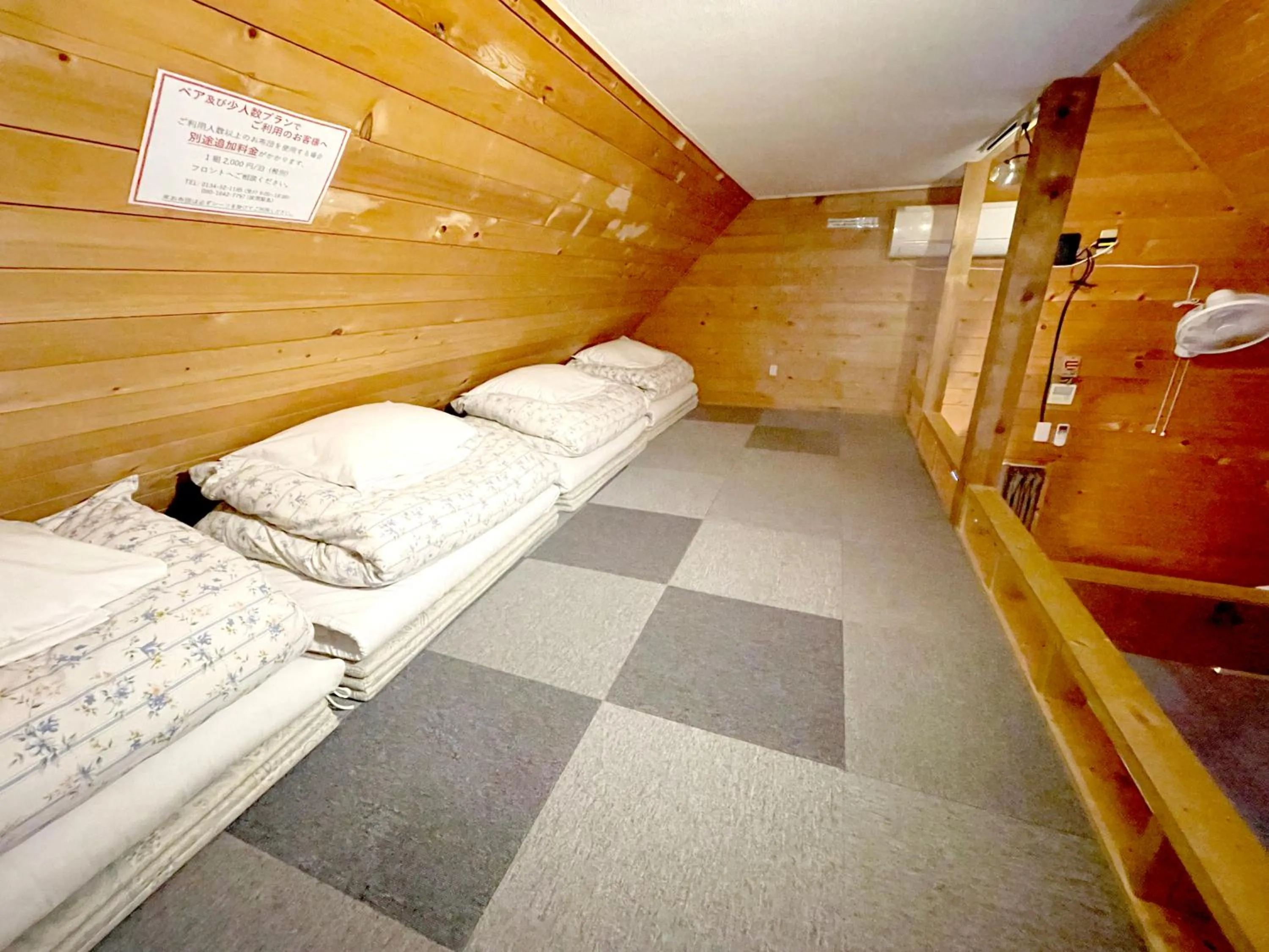 Bedroom, Bed in Winkel Village