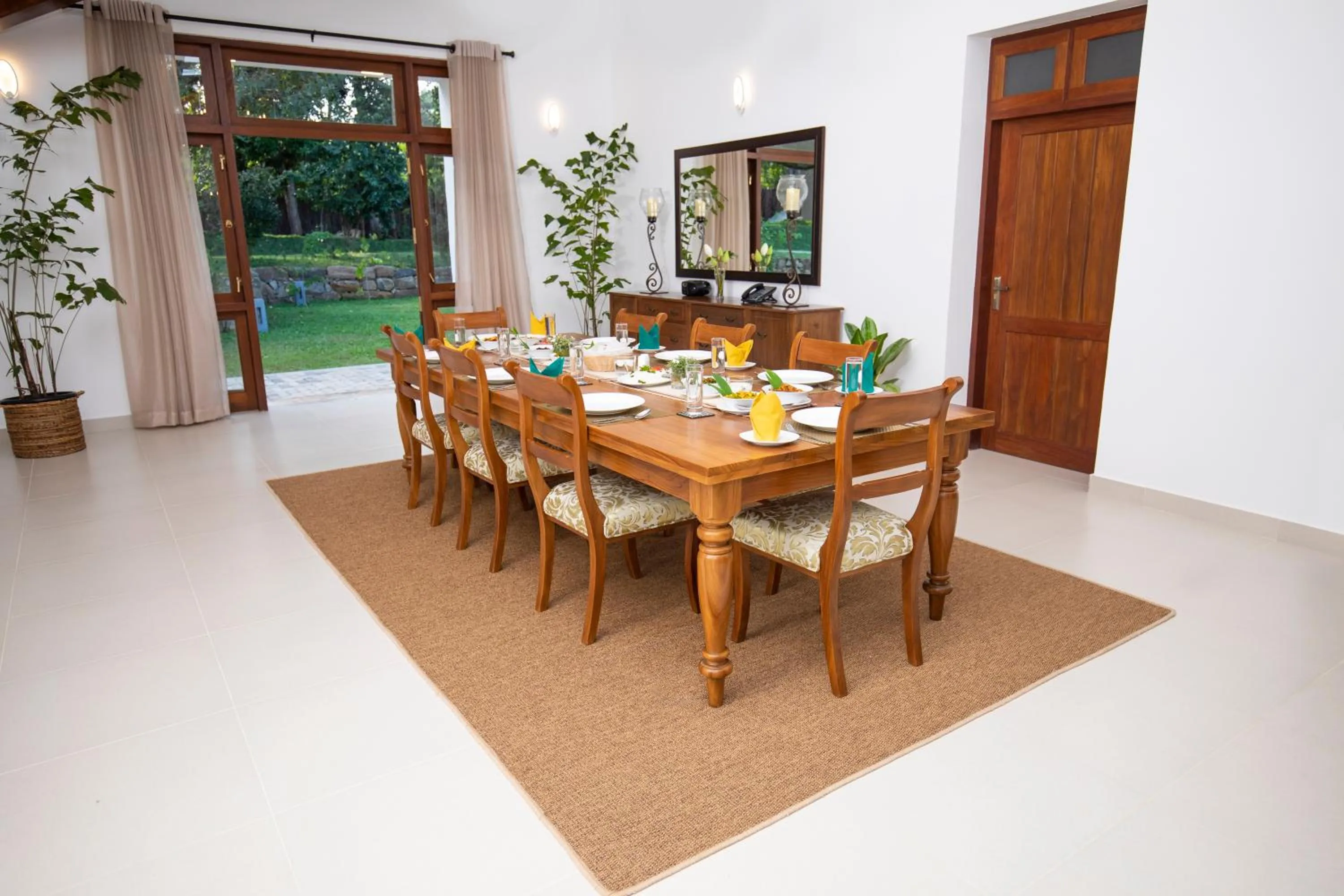 Restaurant/places to eat in Anodawa Boutique Villa