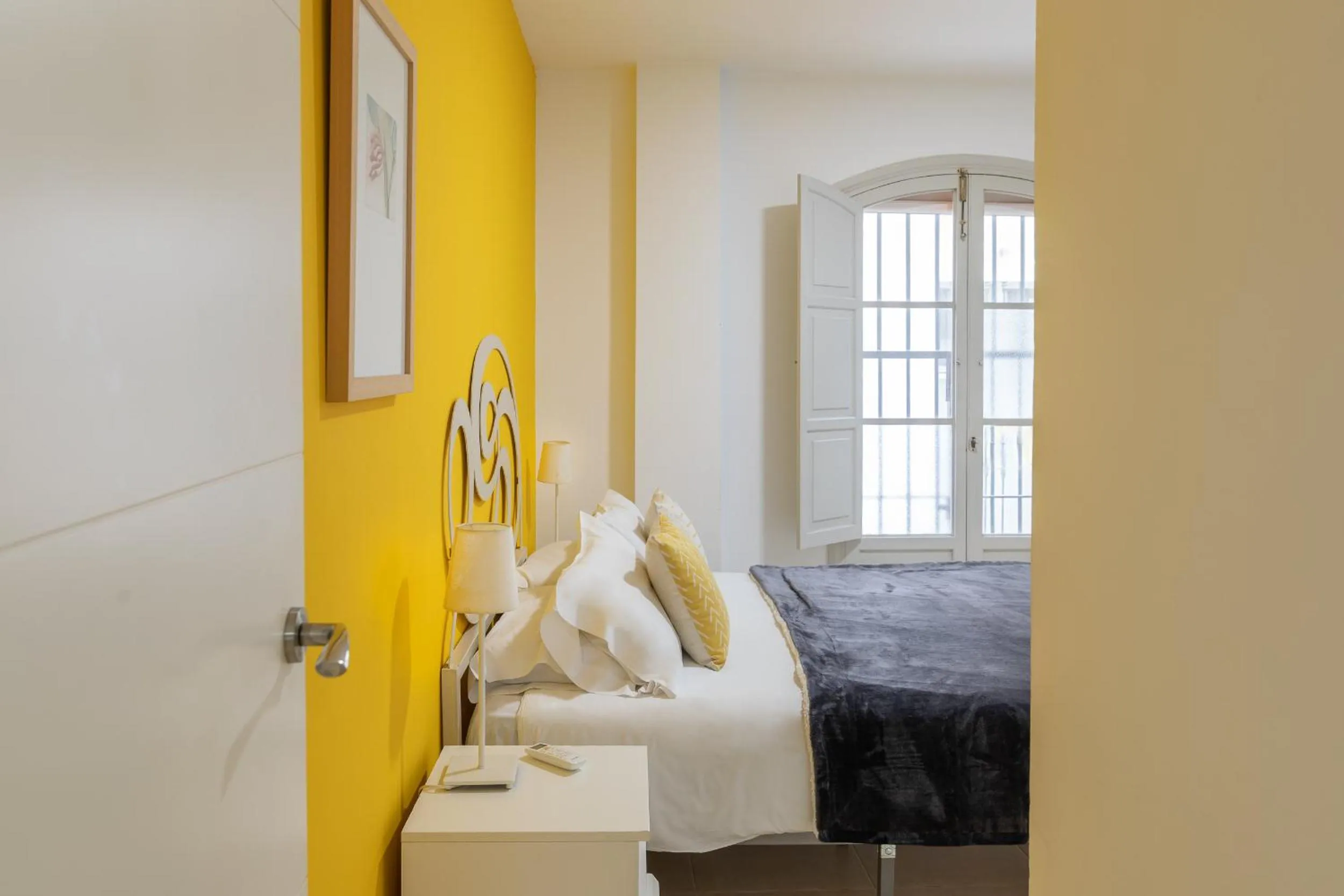 Bedroom, Bed in Reservaloen Plaza del Salvador