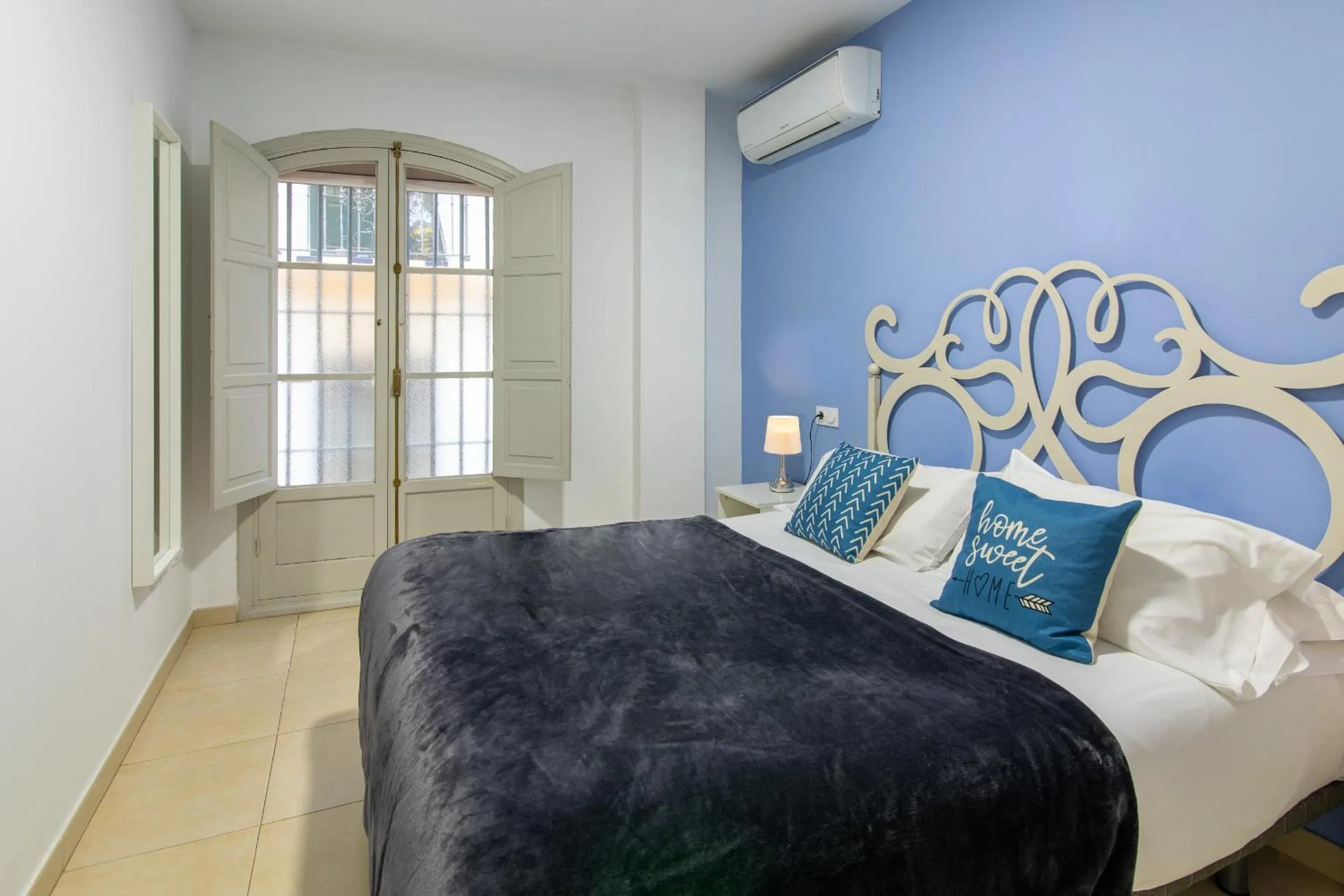 Bedroom, Bed in Reservaloen Plaza del Salvador