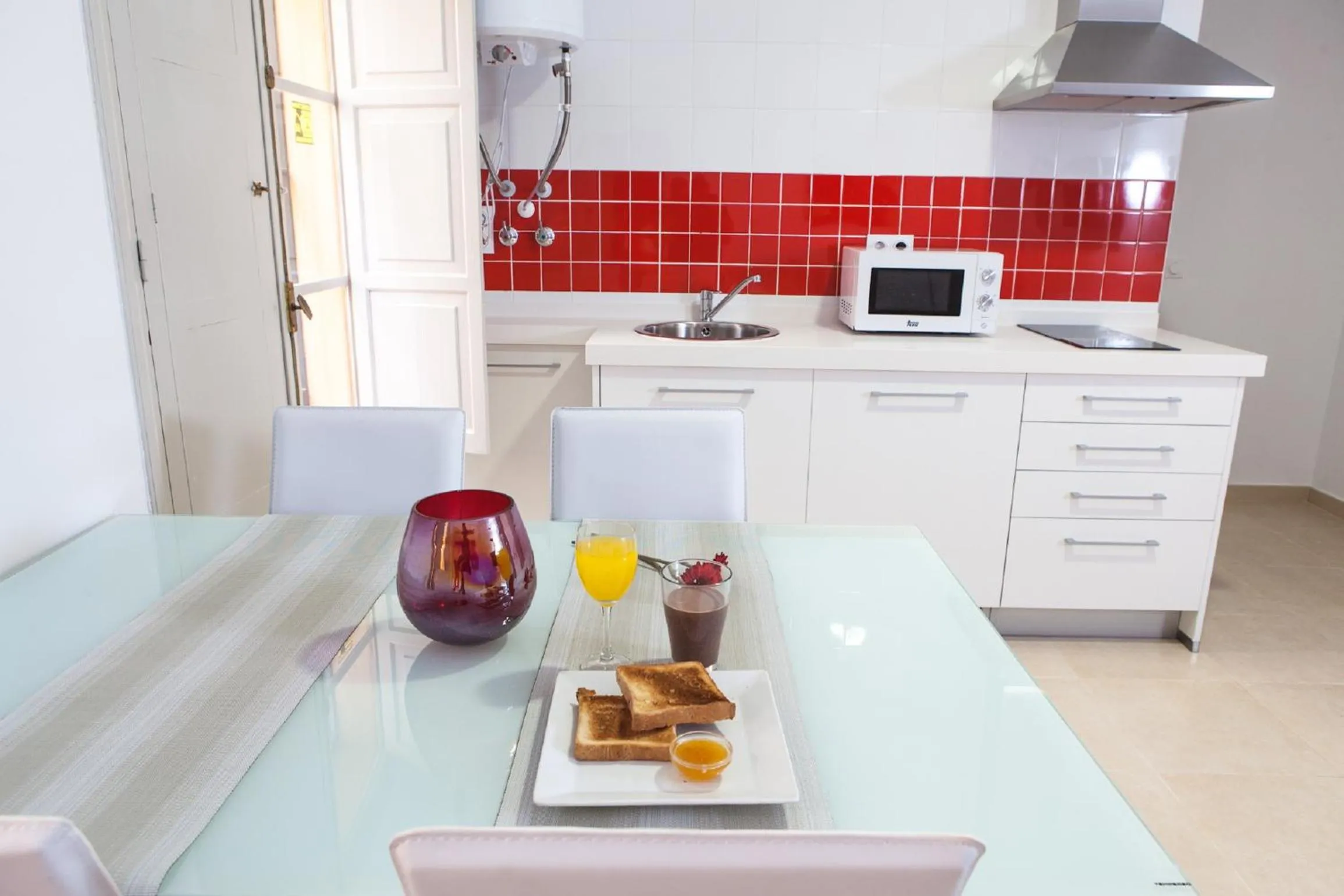 Kitchen or kitchenette in Reservaloen Plaza del Salvador