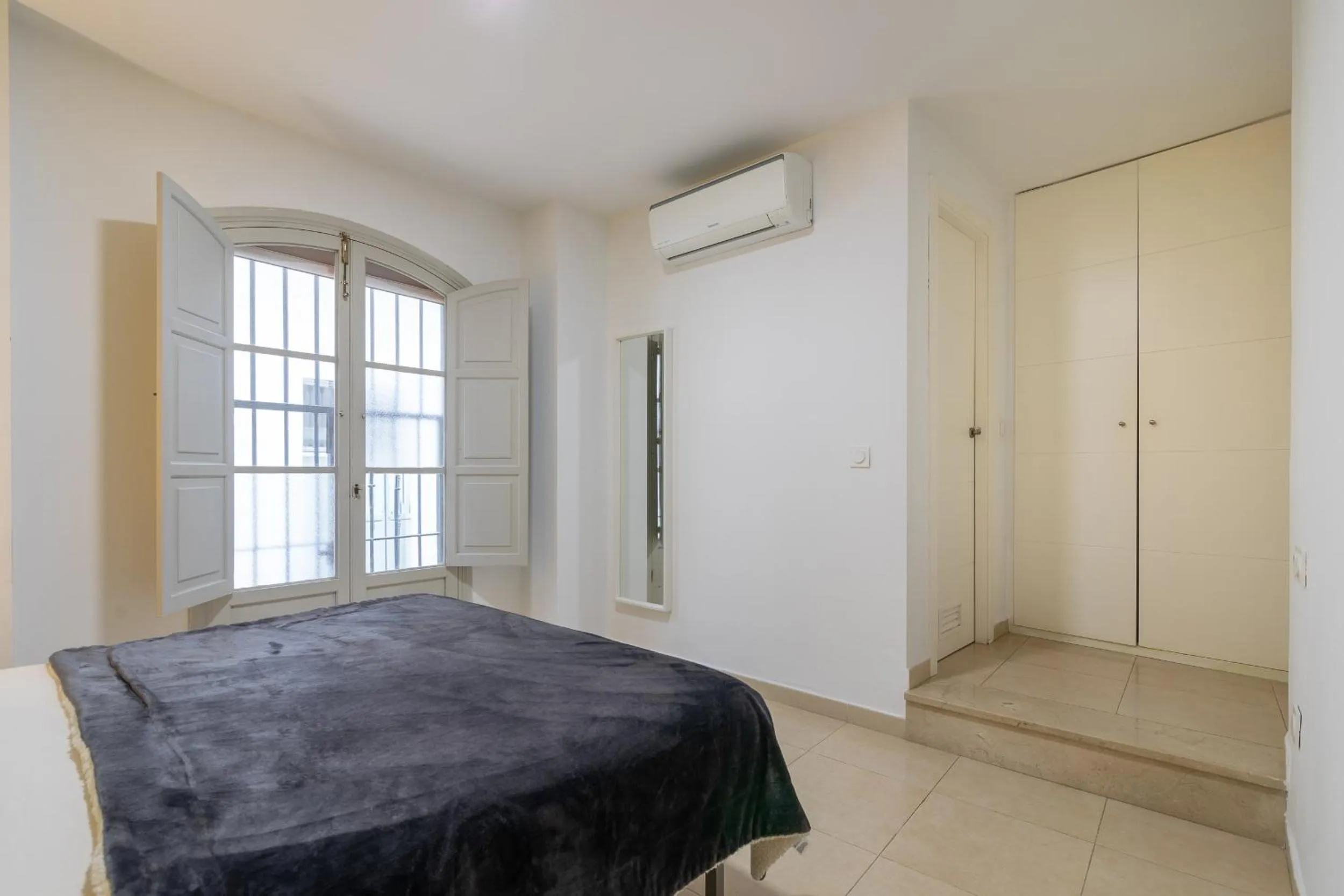 Bedroom, Bed in Reservaloen Plaza del Salvador