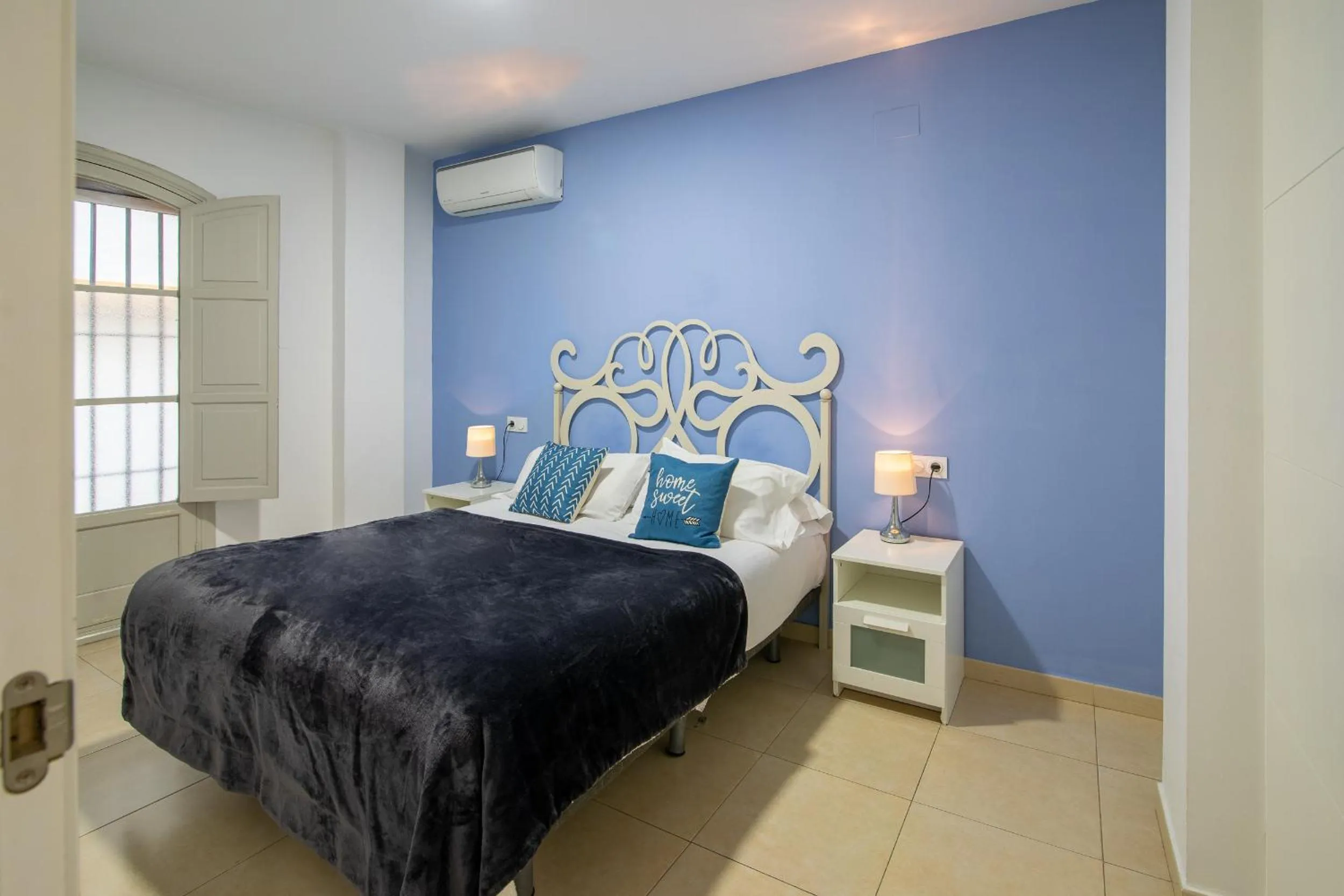 Bedroom, Bed in Reservaloen Plaza del Salvador