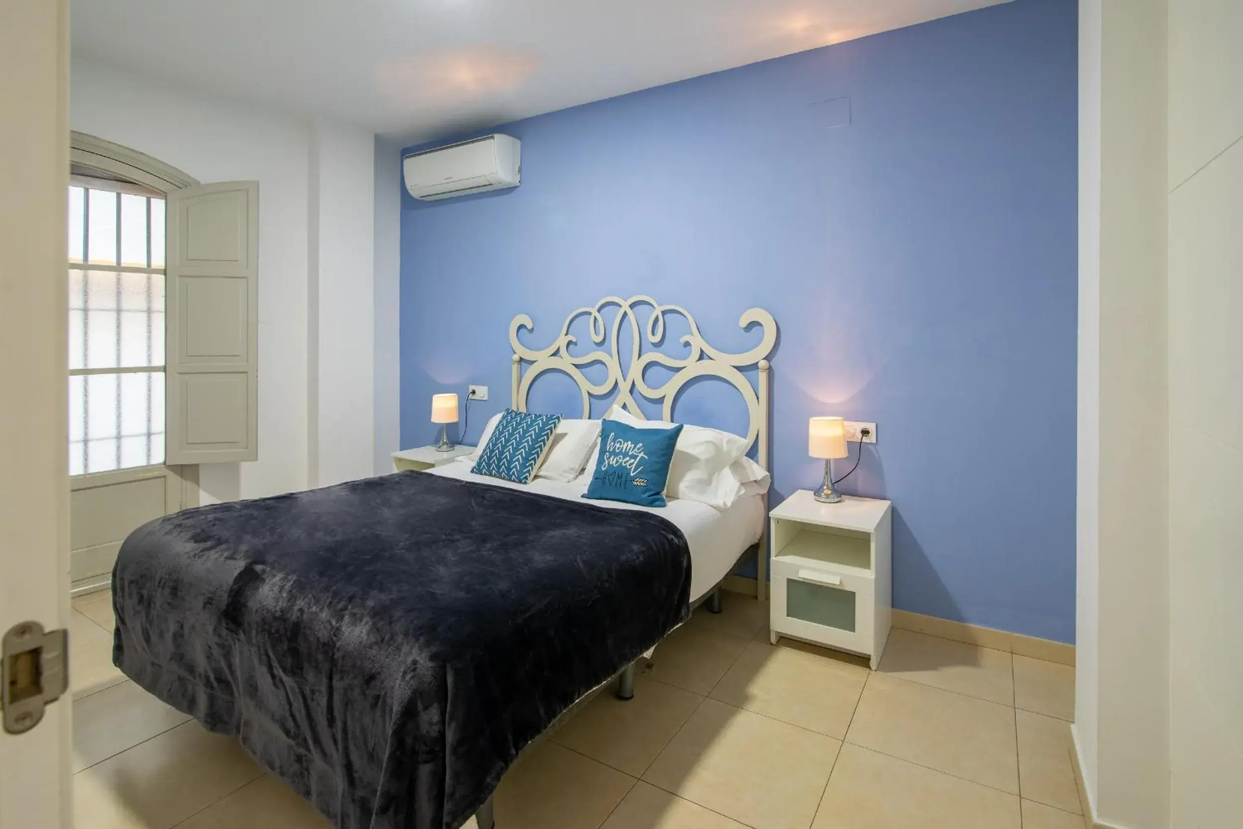 One-Bedroom Apartment (1-4 Adults) in Reservaloen Plaza del Salvador One-Bedroom Apartment (1-4 Adults) in Reservaloen Plaza del Salvador