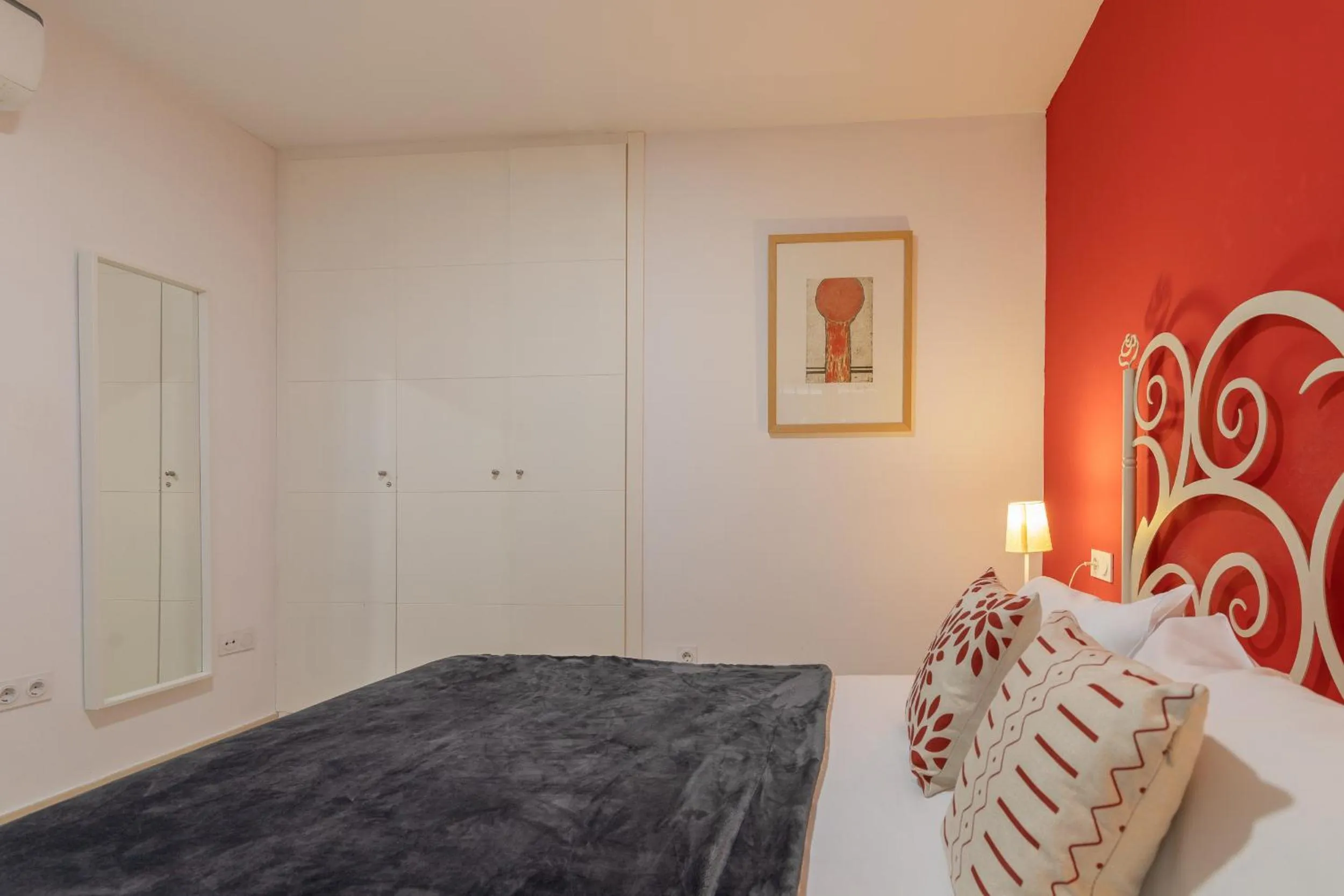 Bedroom, Bed in Reservaloen Plaza del Salvador