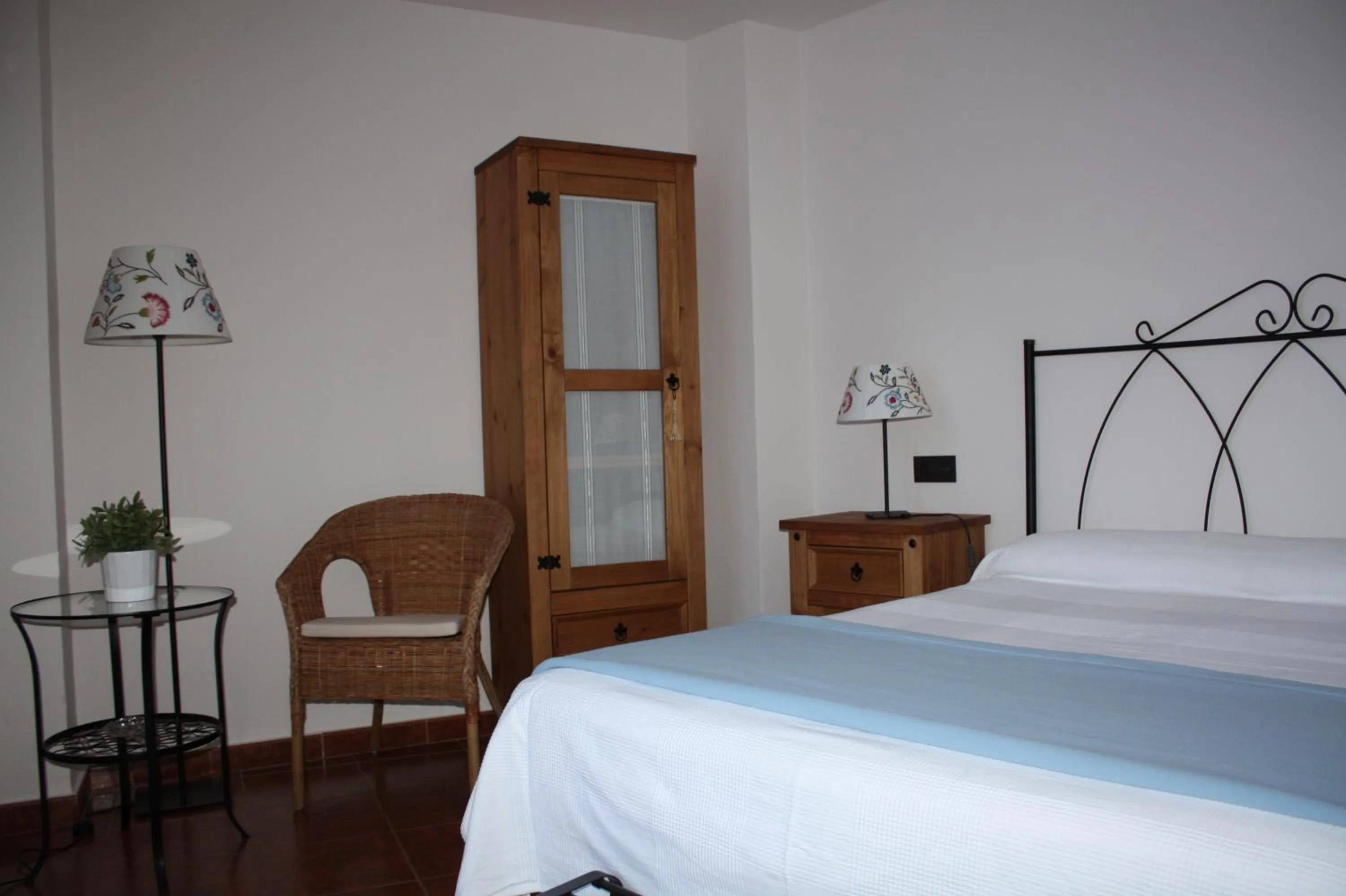 Decorative detail, Bed in Hotel Mesón del Gallo