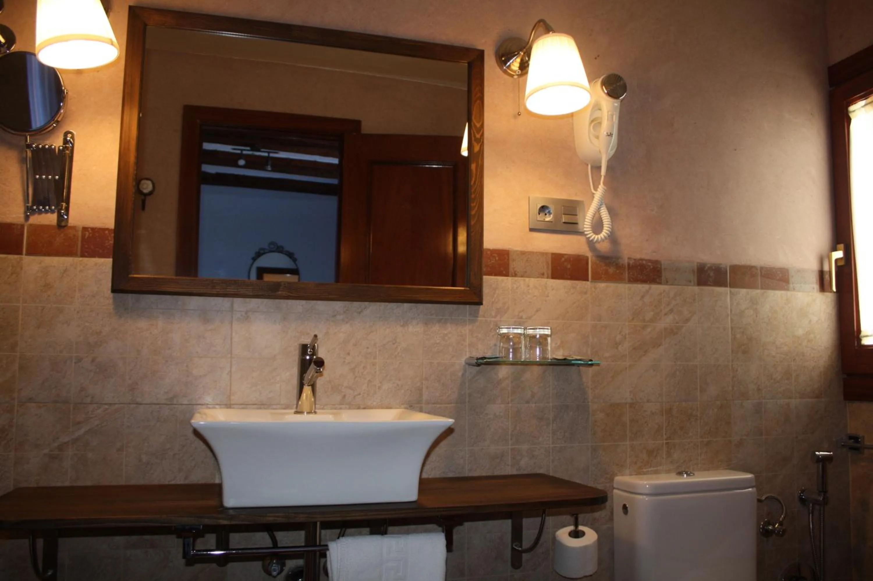 Bathroom in Hotel Mesón del Gallo