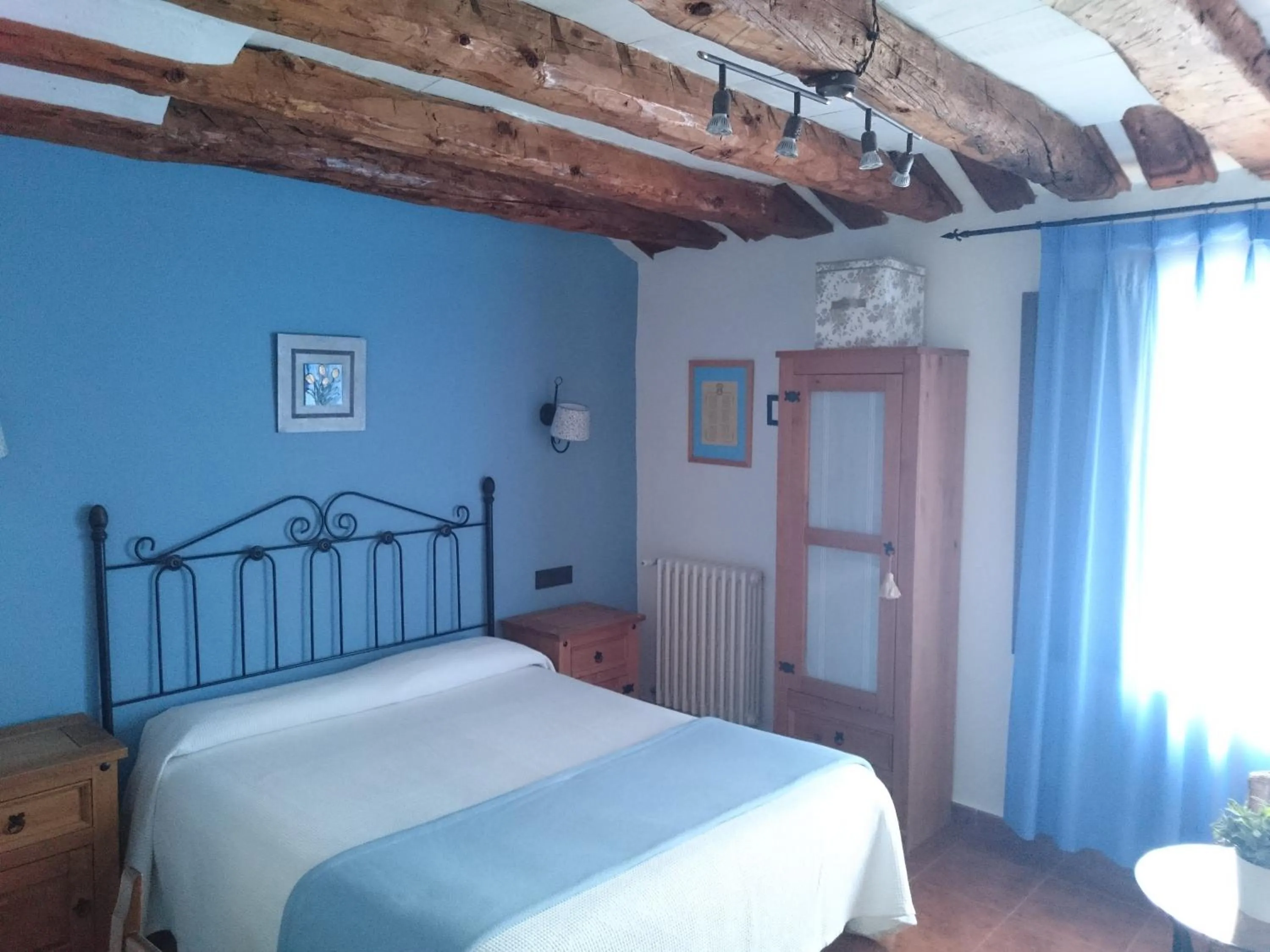 Day, Bed in Hotel Mesón del Gallo