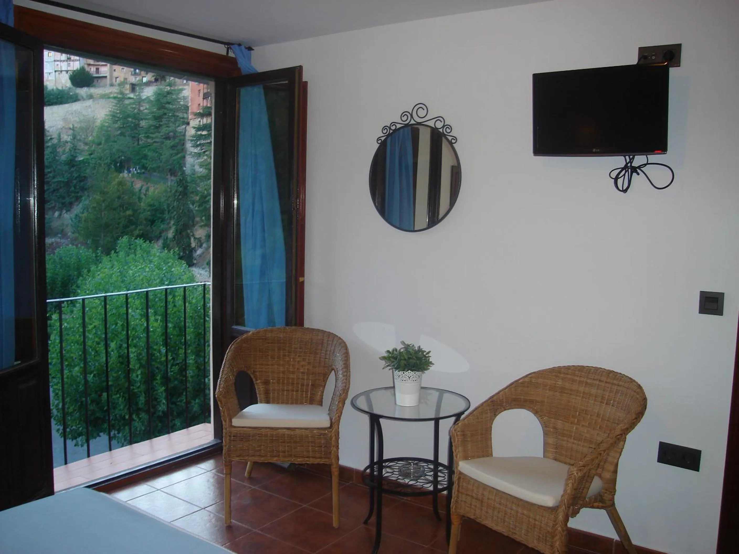 Seating area in Hotel Mesón del Gallo