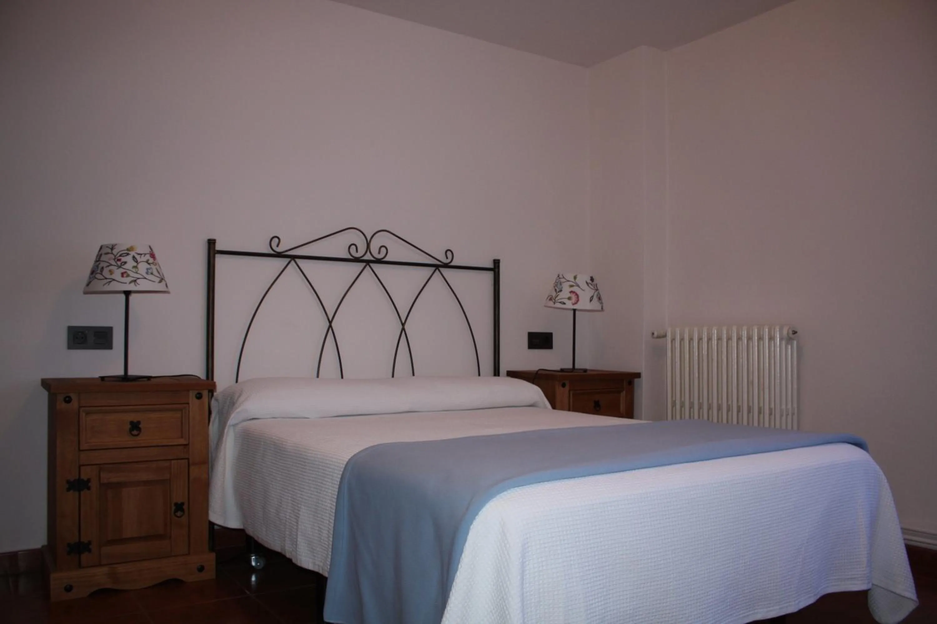 Photo of the whole room, Bed in Hotel Mesón del Gallo