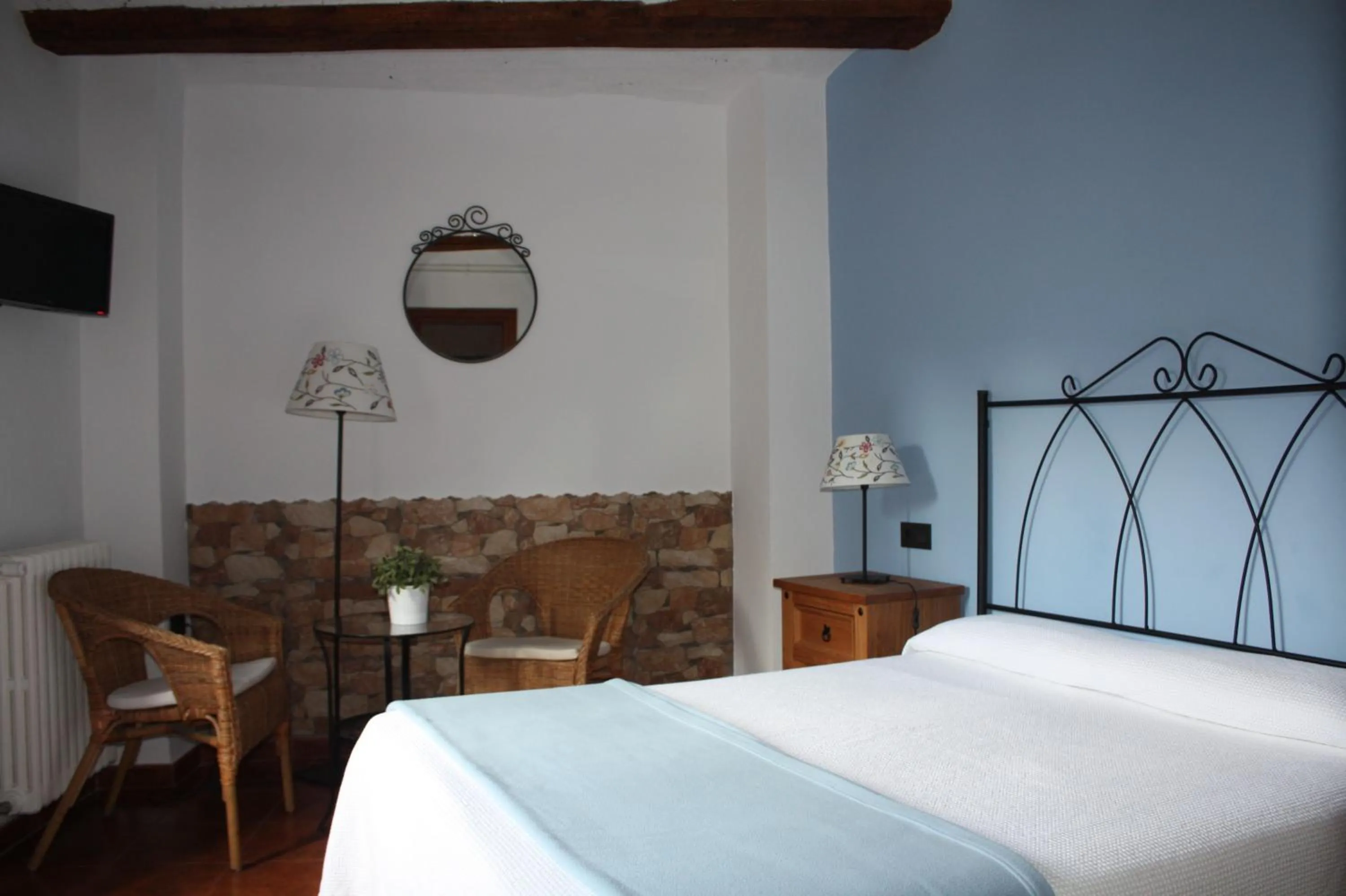 Photo of the whole room, Bed in Hotel Mesón del Gallo