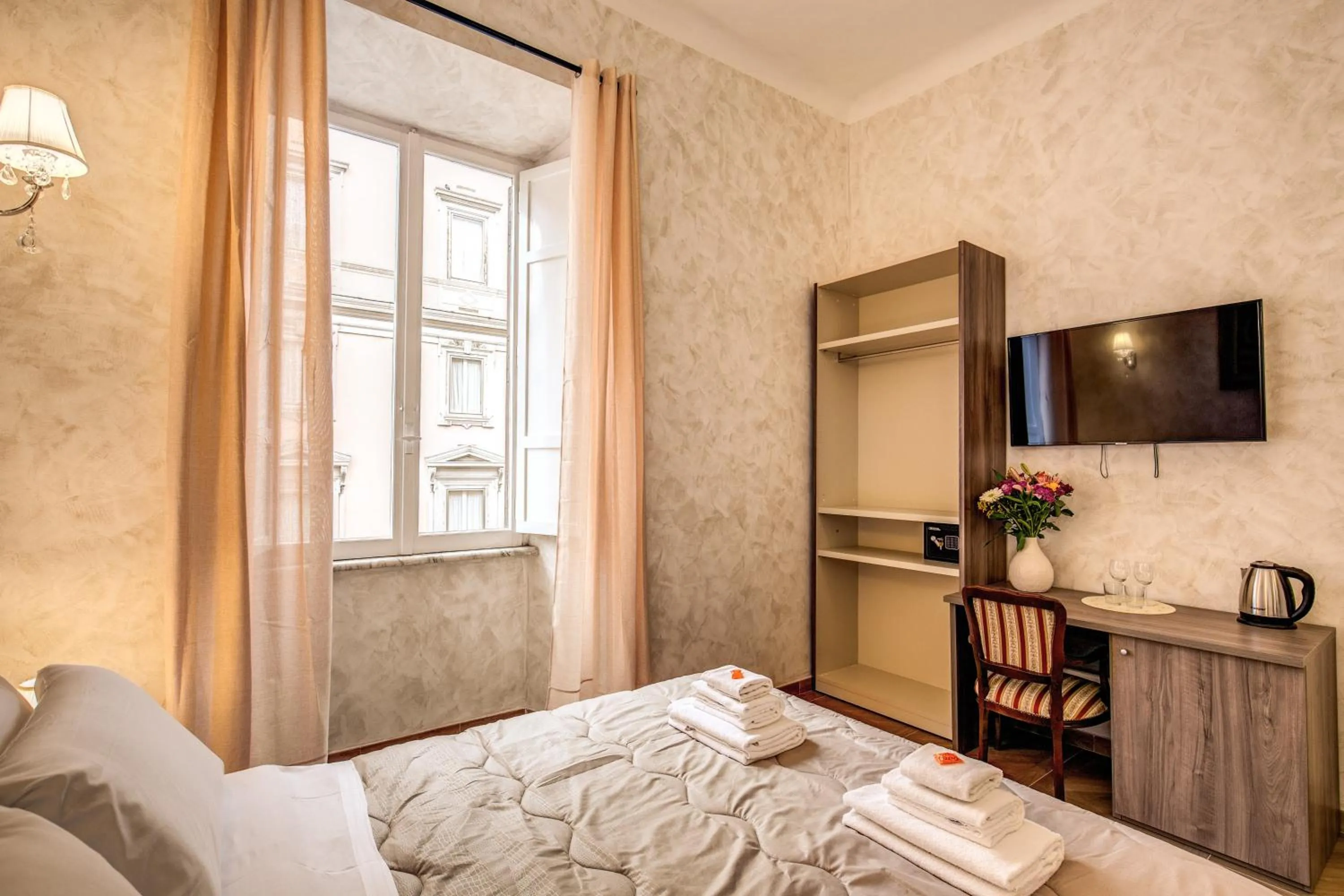 Bed in AMICI GUESTHOUSE