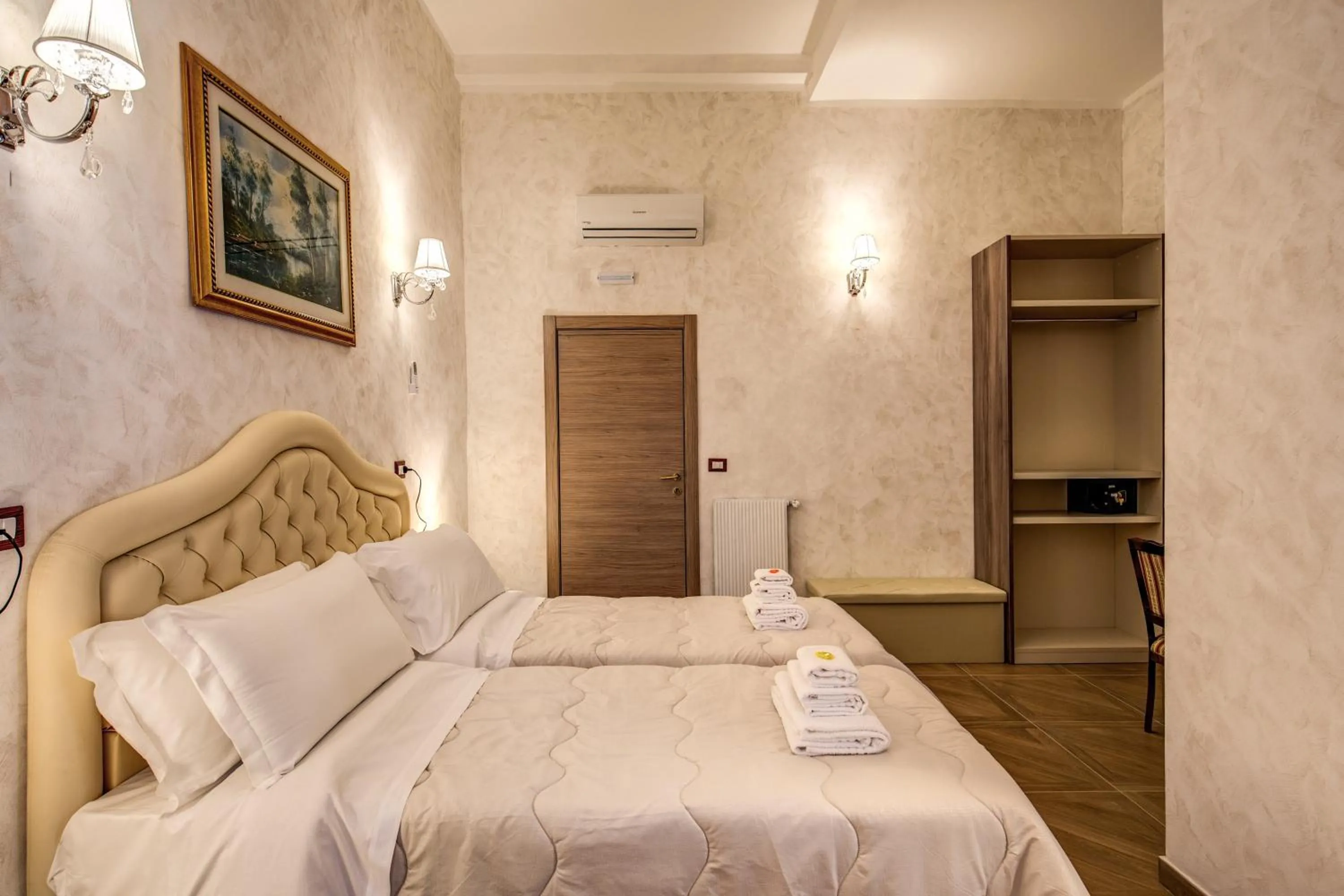Bed in AMICI GUESTHOUSE