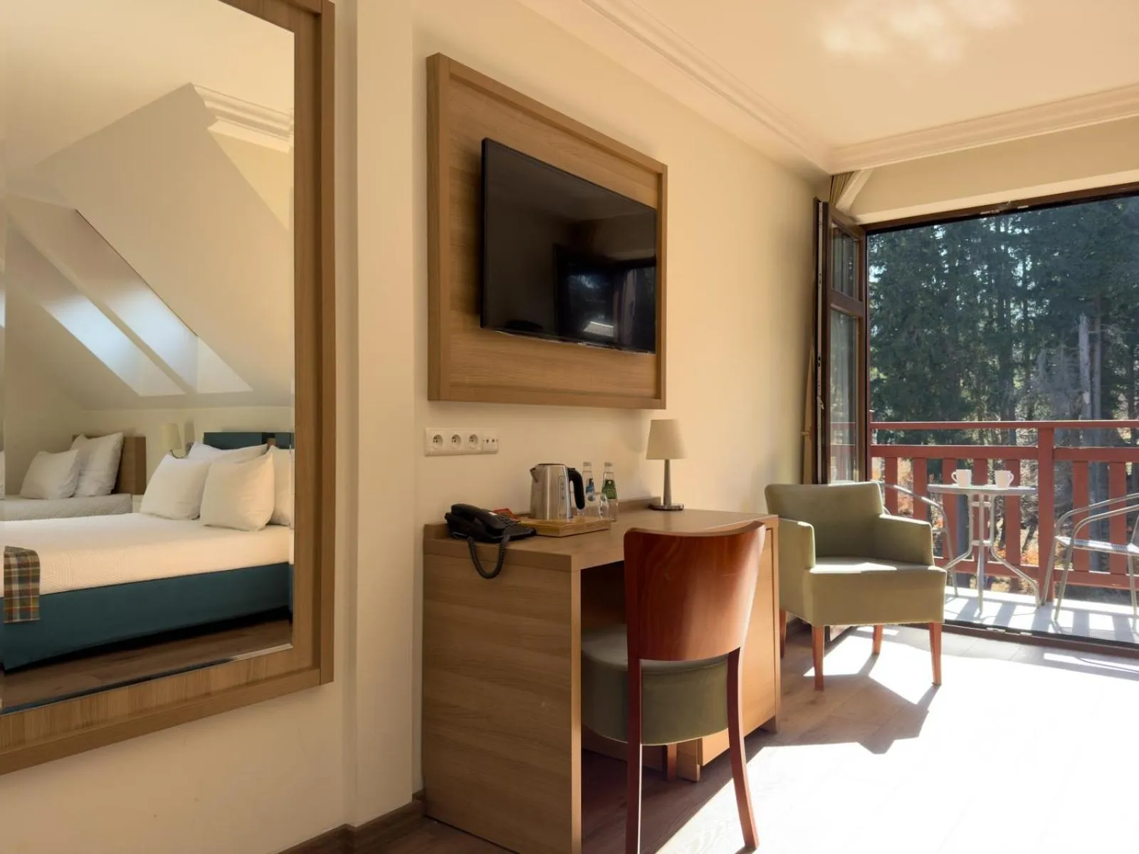 Communal lounge/ TV room, Bed in Greno Hotel & Spa