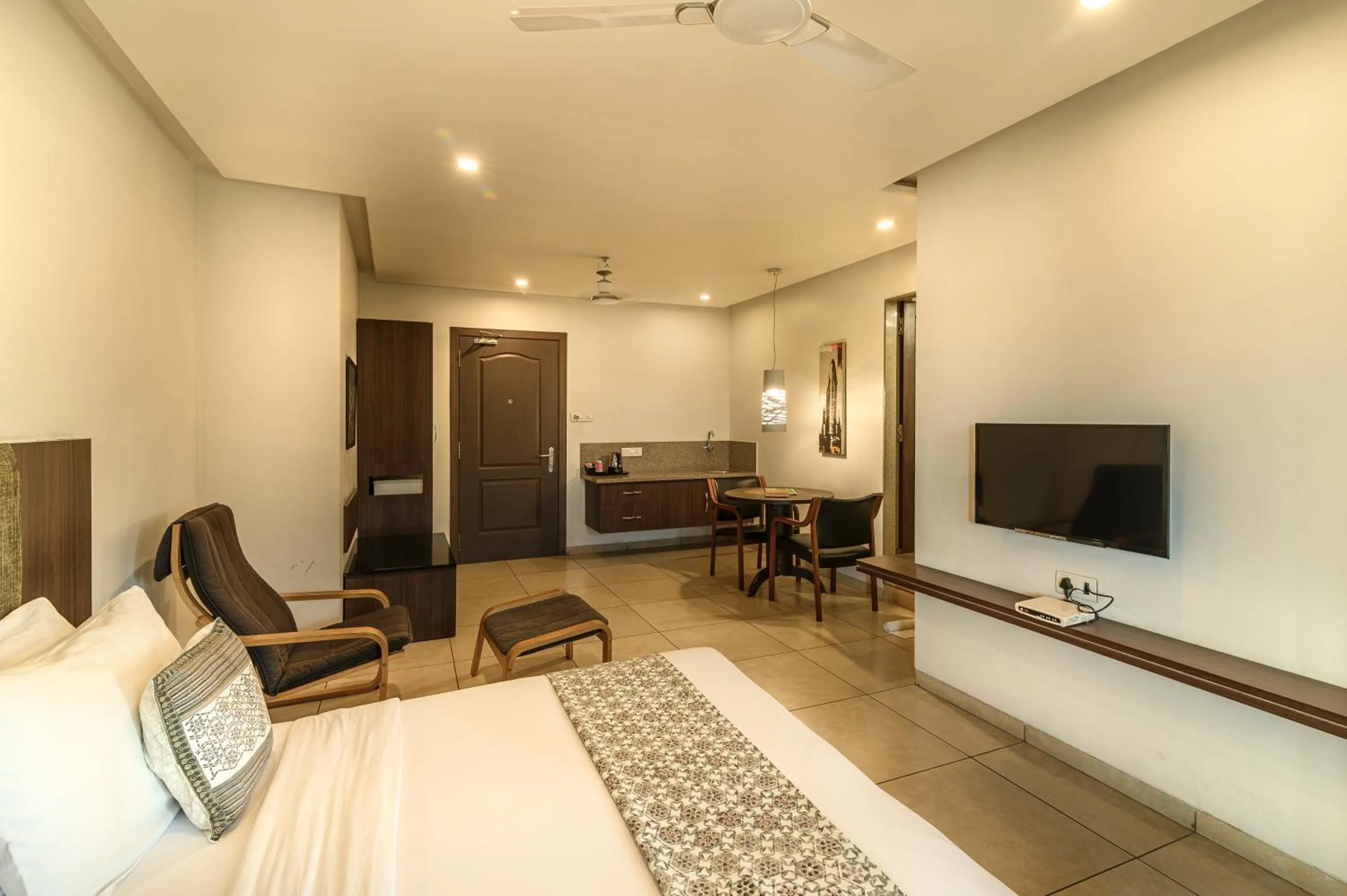 Bedroom, Bed in Budget Inn Bellevue