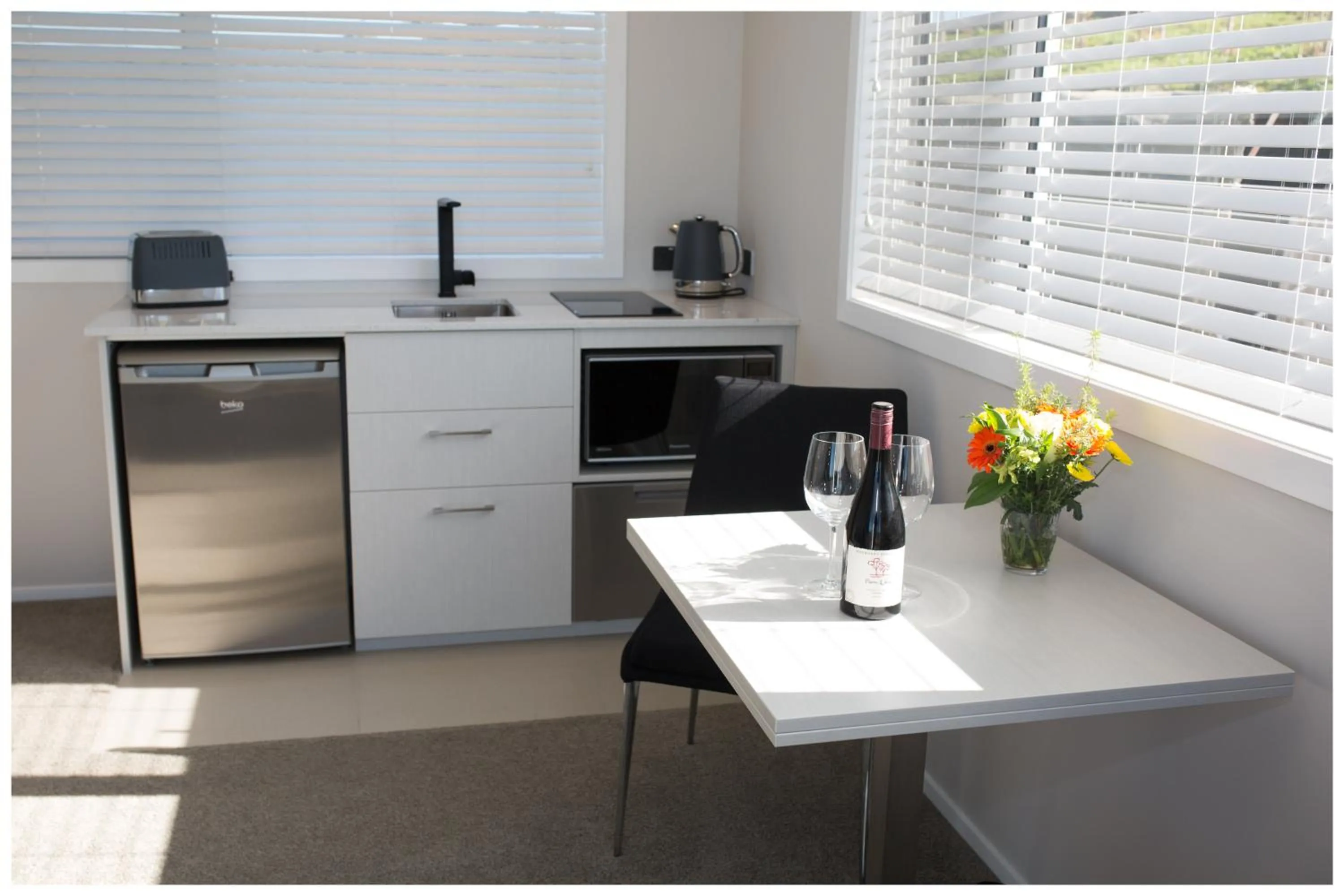Kitchen or kitchenette in Skylark Lodge