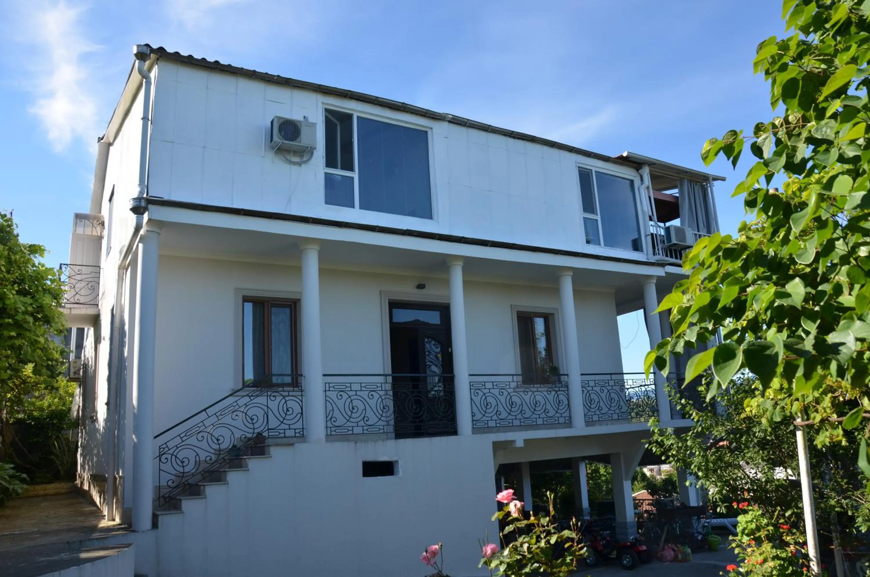 Facade/entrance in TJ Guest House