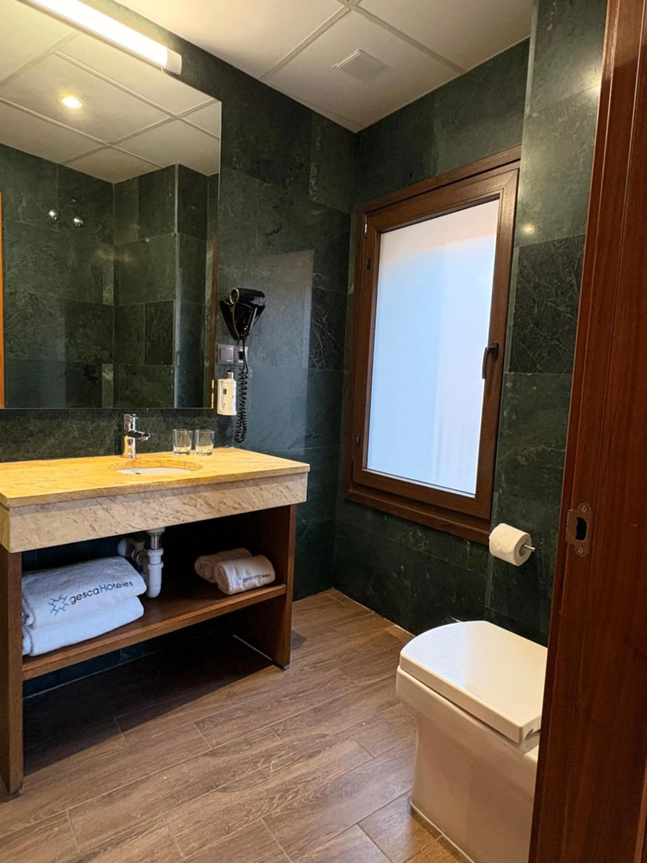 Double Room in León Center Rooms
