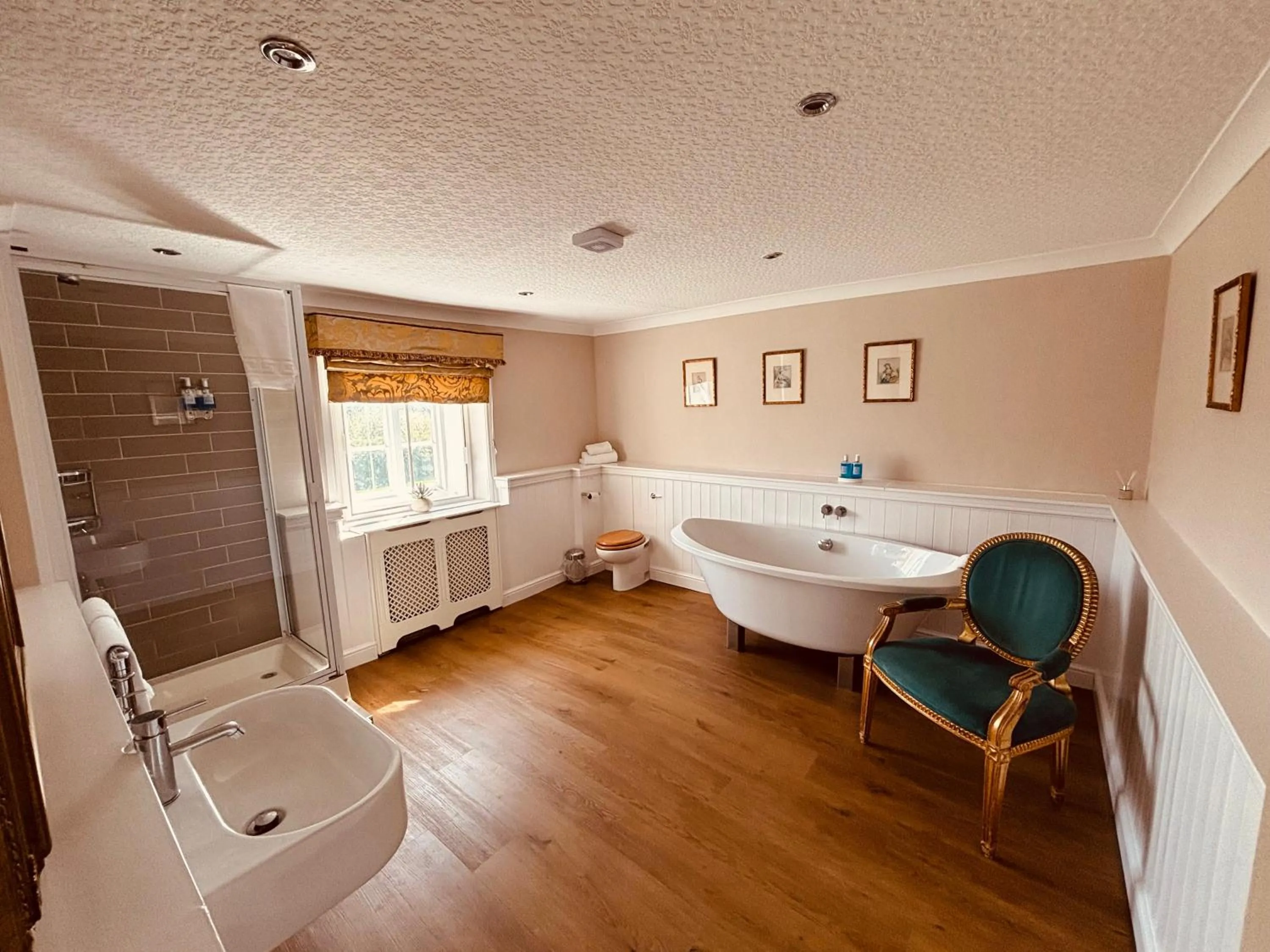 Toilet in The Sibson Inn Hotel