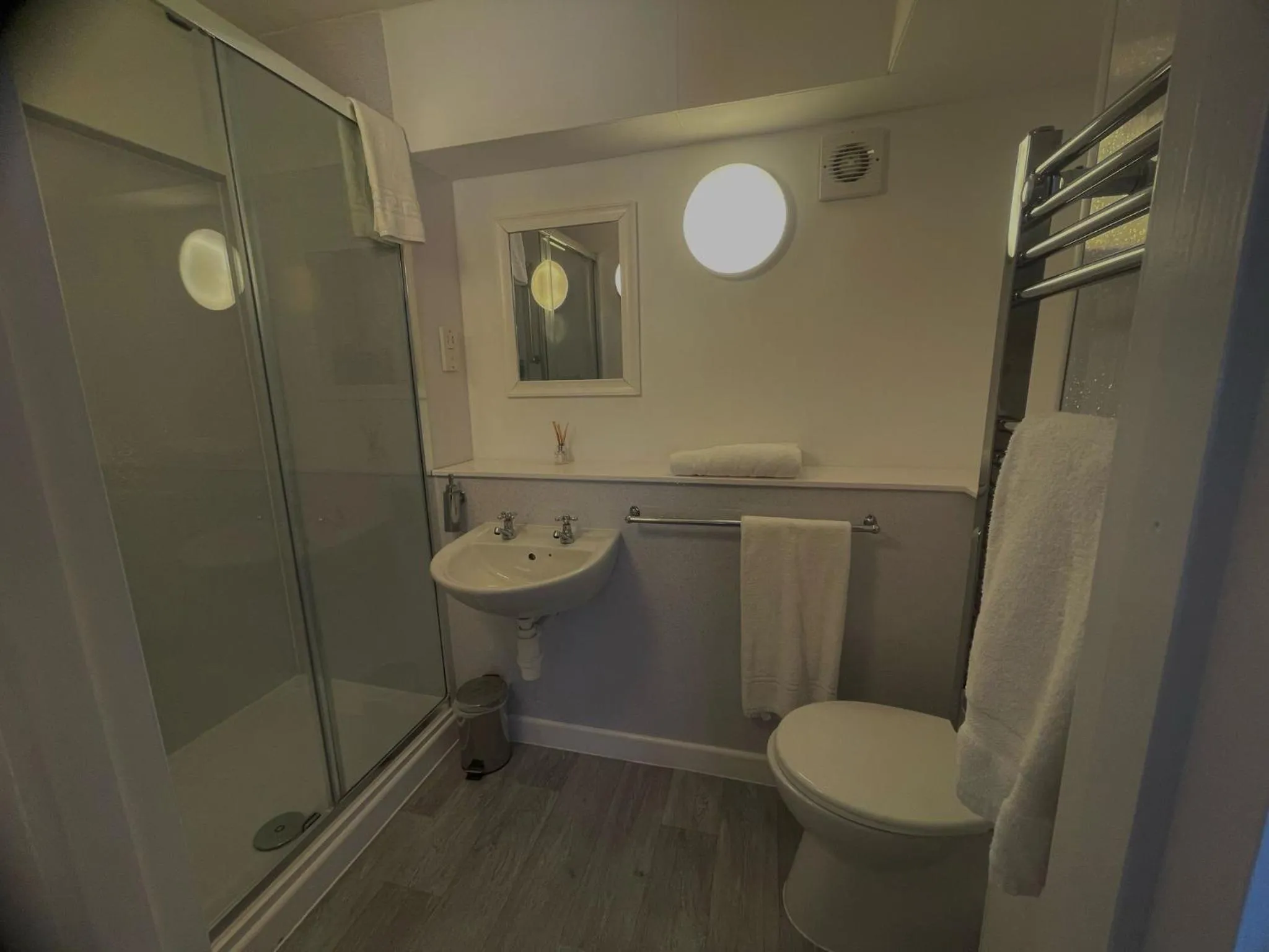 Shower in The Sibson Inn Hotel