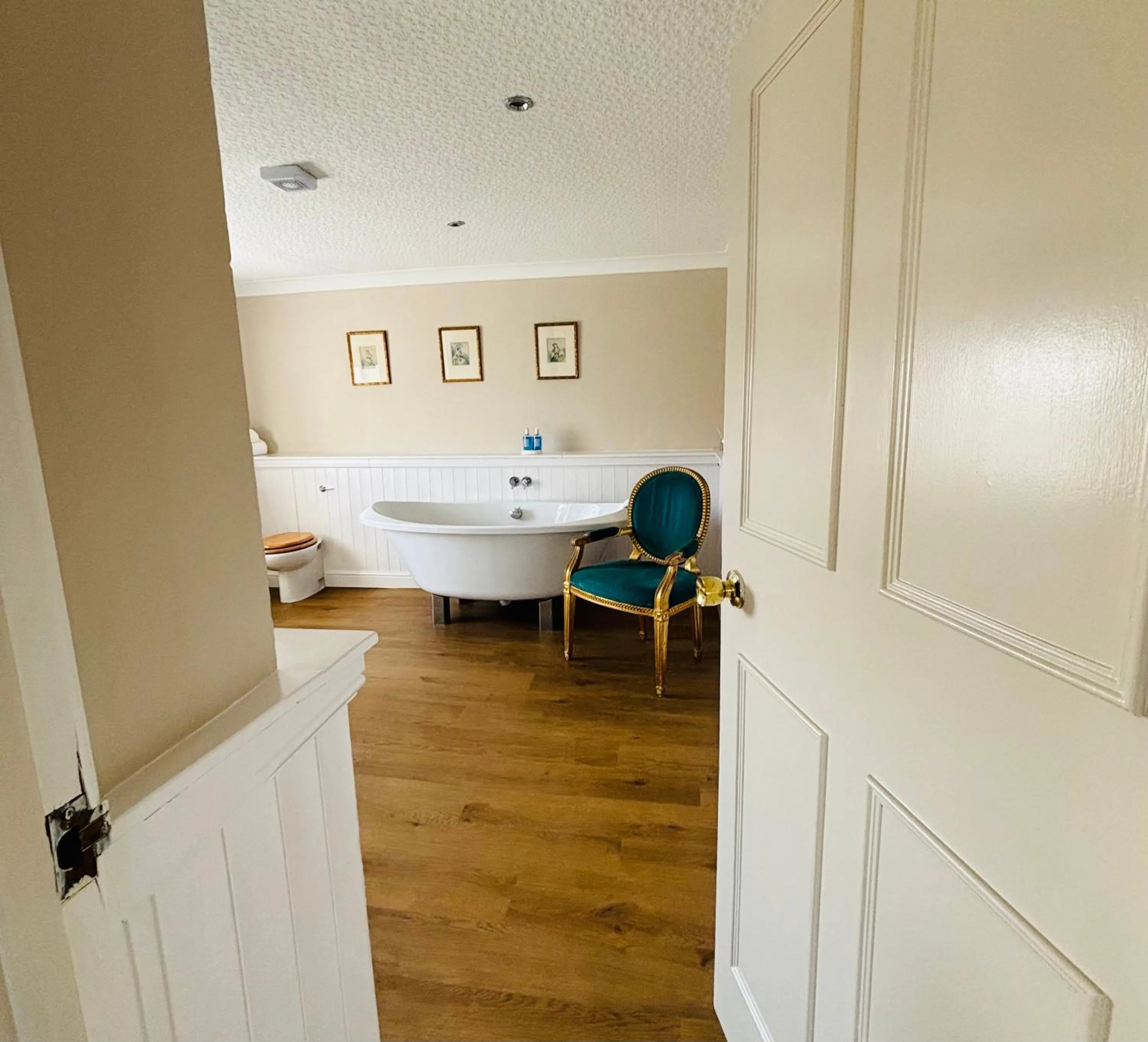 Bathroom, Bed in The Sibson Inn Hotel