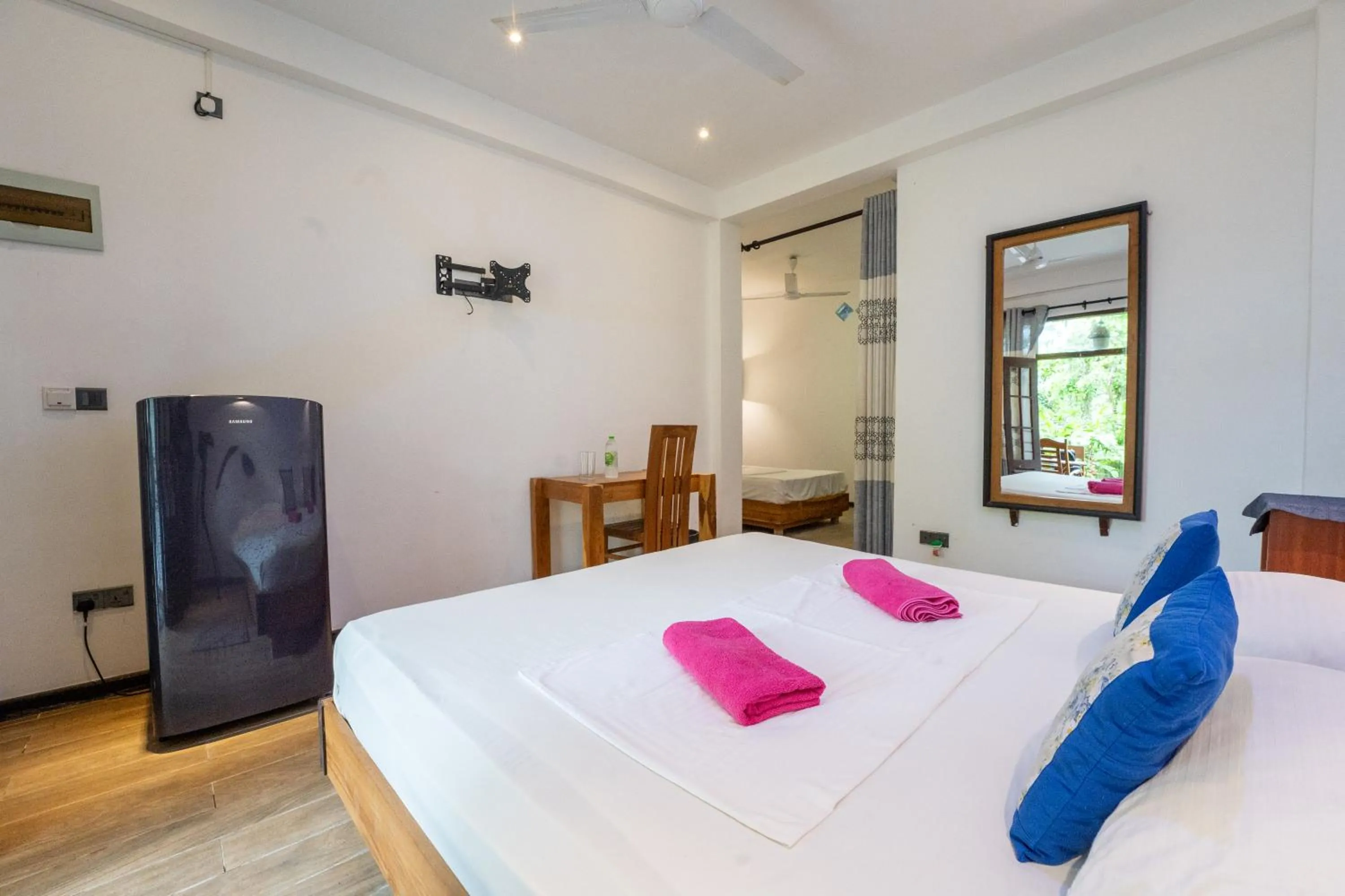 Bedroom, Bed in Rawanaz