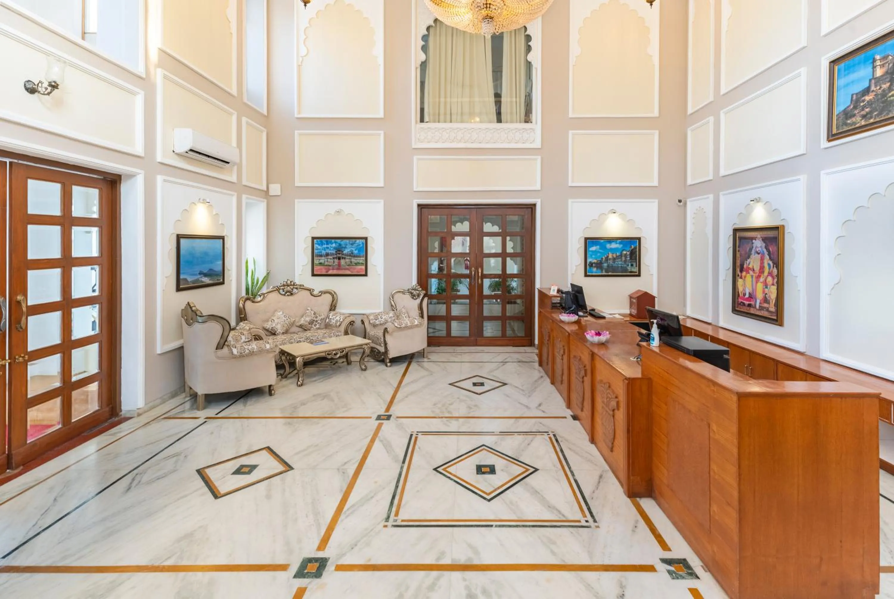 Lobby or reception in The Everest Hill Resort & Spa-Kumbhalgarh