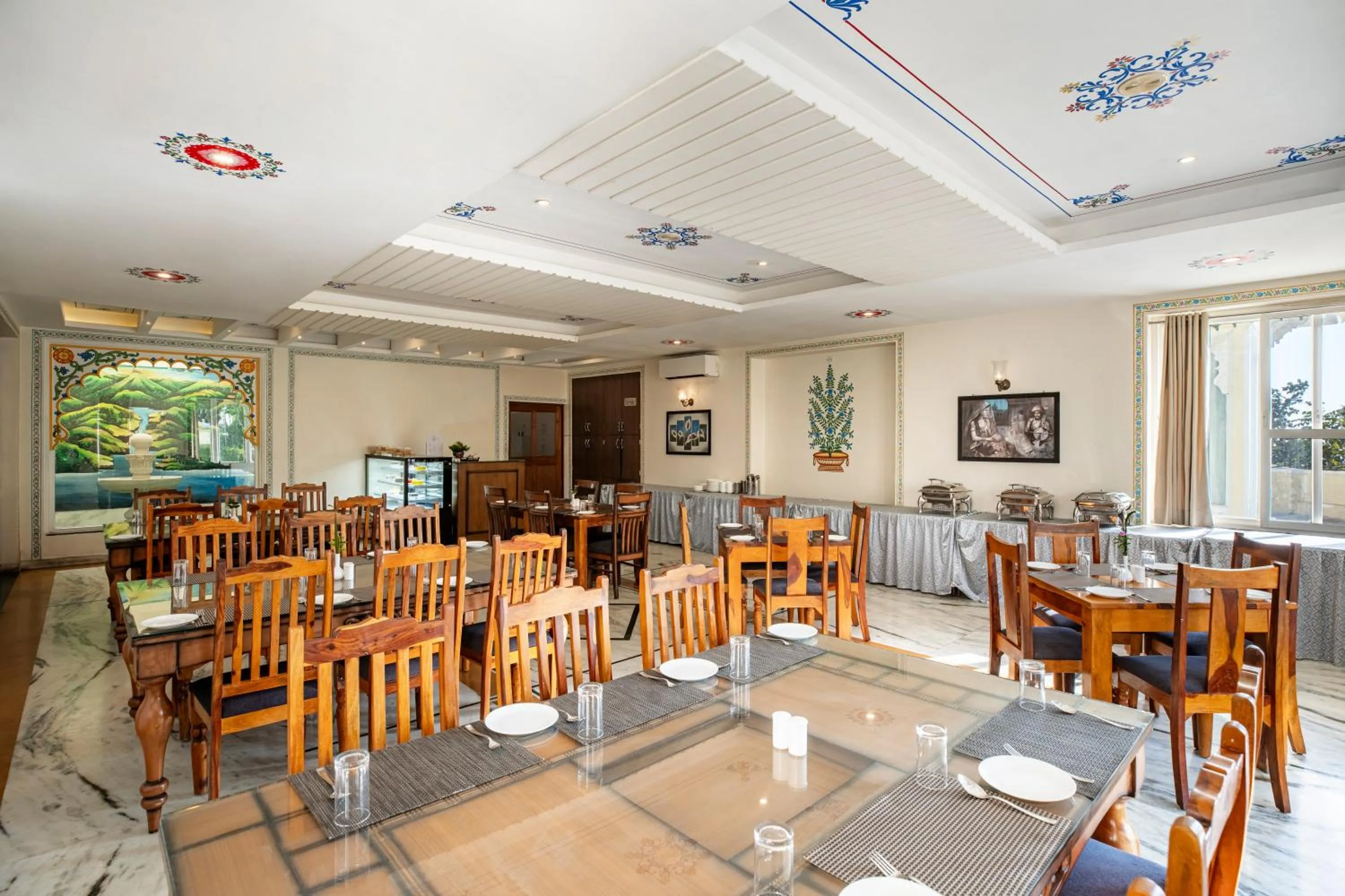 Restaurant/places to eat in The Everest Hill Resort & Spa-Kumbhalgarh