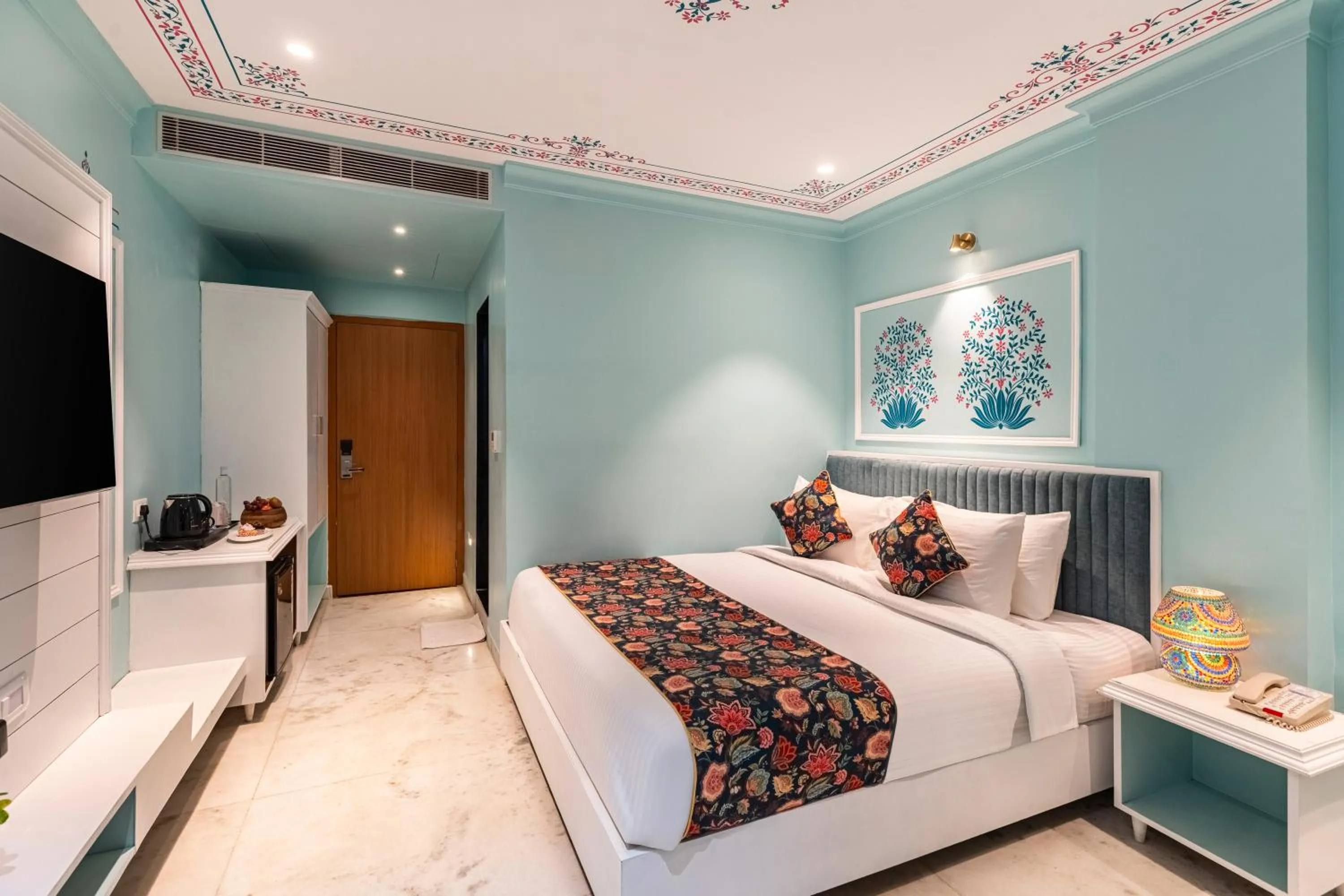 Bed in The Everest Hill Resort & Spa-Kumbhalgarh